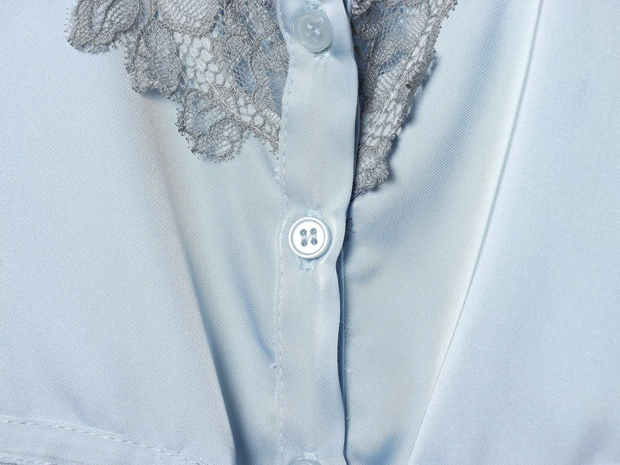 Lace-decorated satin-feel camisole crop top, flowing, sexy open back, 2026 summer new style, tie-waist, comfortable