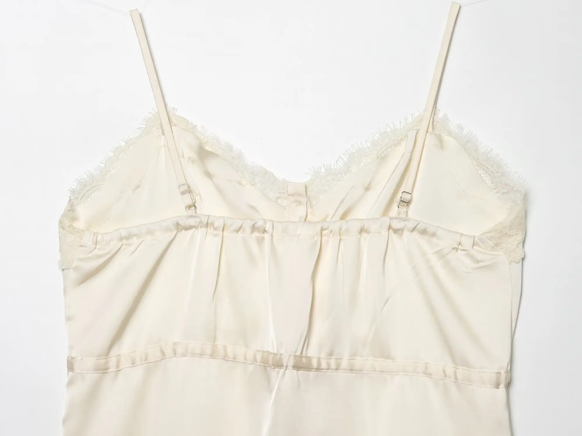 Lace-decorated satin-feel camisole crop top, flowing, sexy open back, 2026 summer new style, tie-waist, comfortable