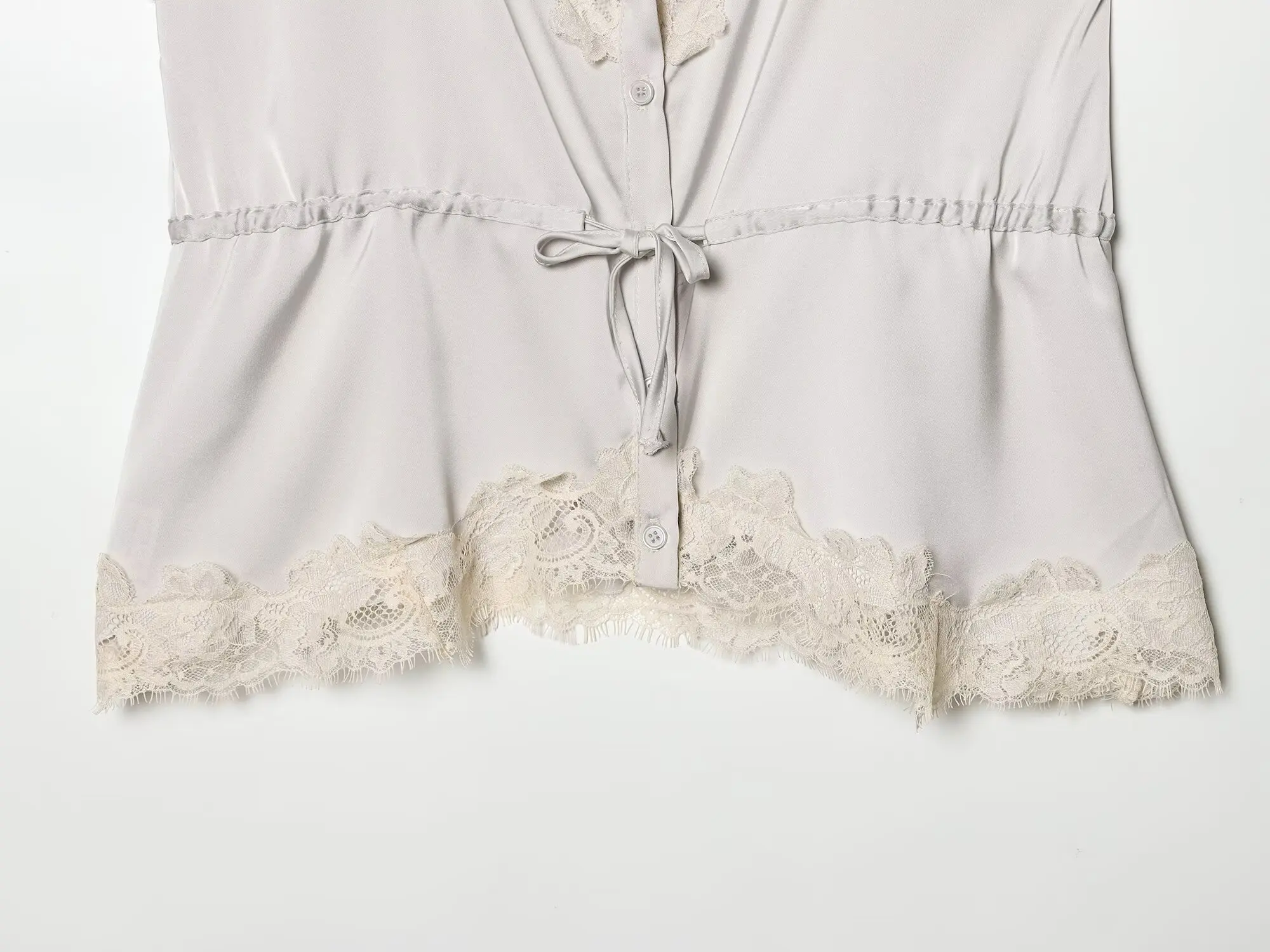 Lace-decorated satin-feel camisole crop top, flowing, sexy open back, 2026 summer new style, tie-waist, comfortable