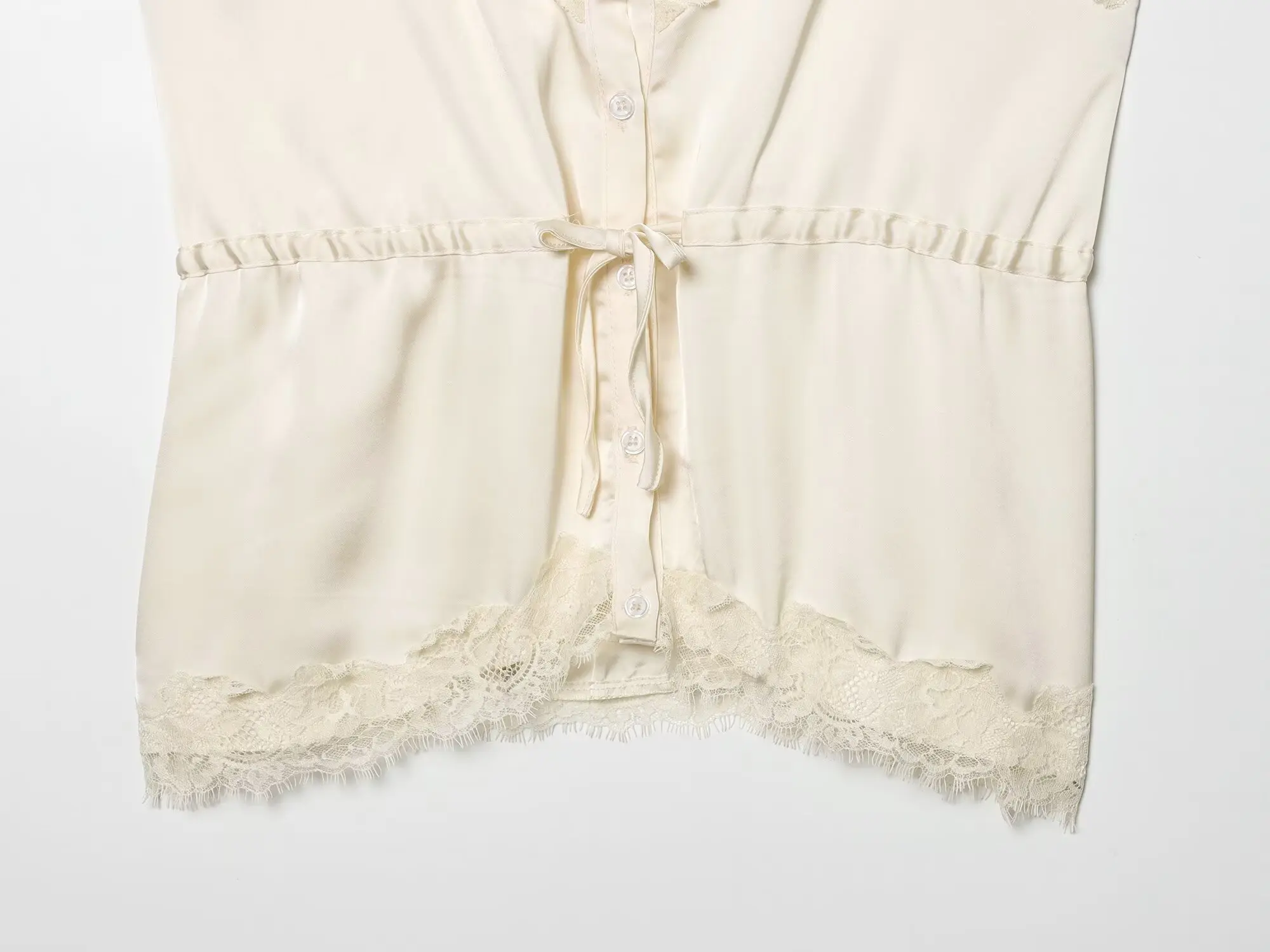 Lace-decorated satin-feel camisole crop top, flowing, sexy open back, 2026 summer new style, tie-waist, comfortable