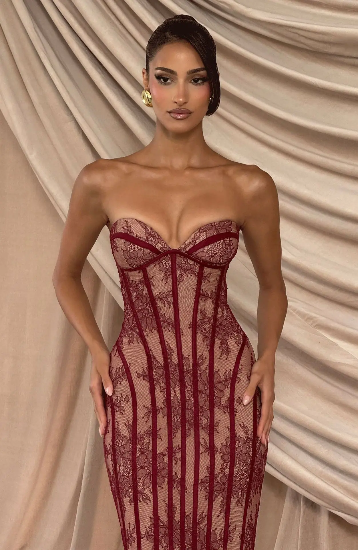 Elegant lace strapless waist cinching long dress with heart-shaped neckline for slimming and formal evening ladies' dress