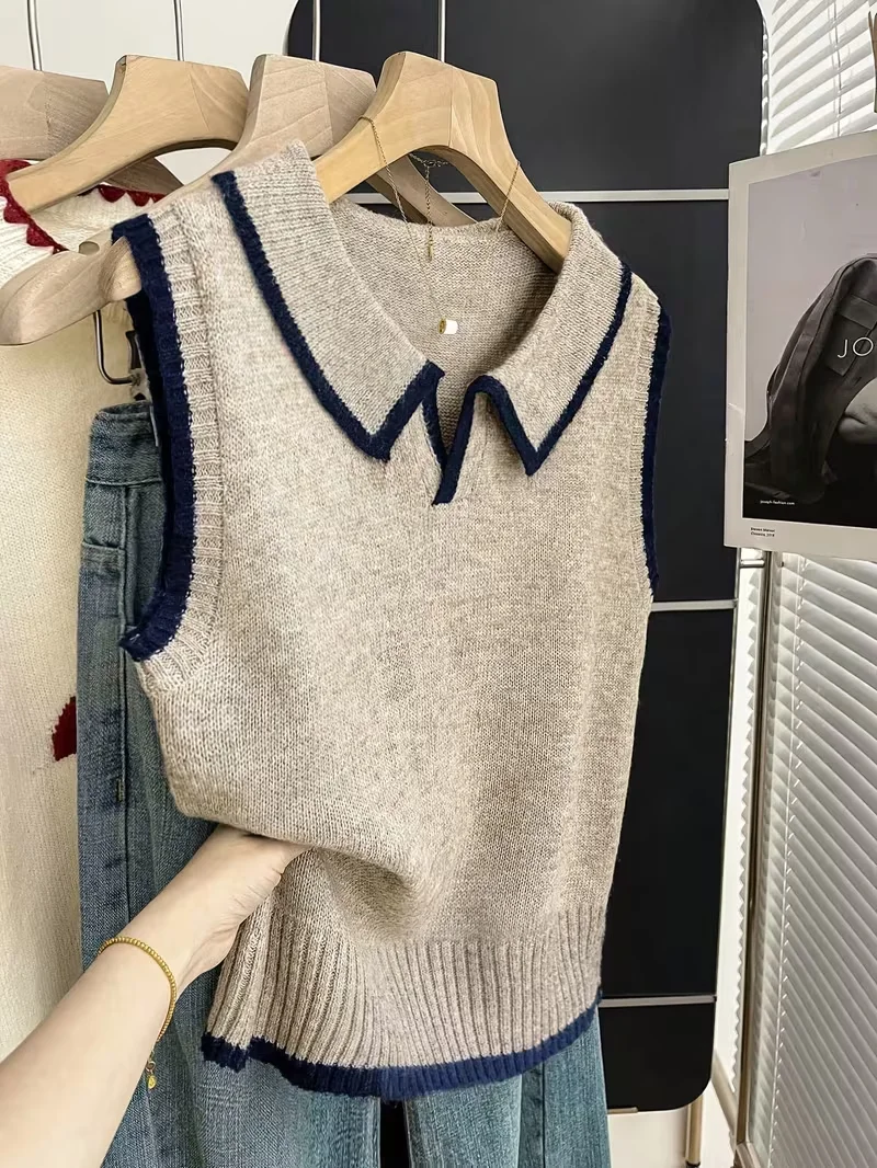 Women's Knitted Vest with a Polo Collar Design, Contrast Piping Decoration, Soft, Versatile, and Easy to Wear
