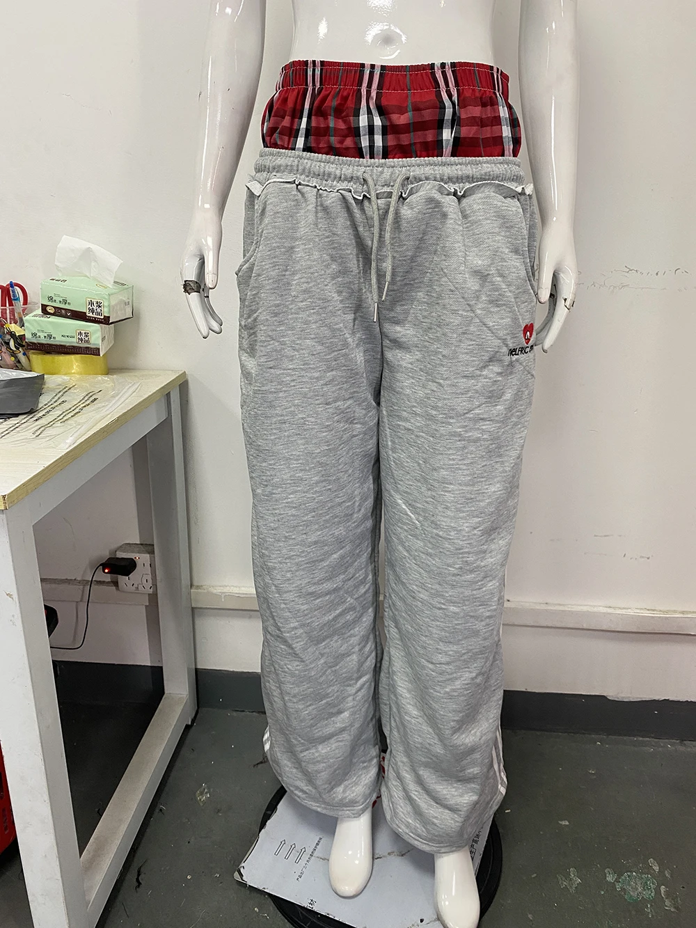 American Retro College Style Loose Fit Two-Piece Set with Double Waist Head Fake Bathroom Pants for Sports Leisure 2025 Fashion