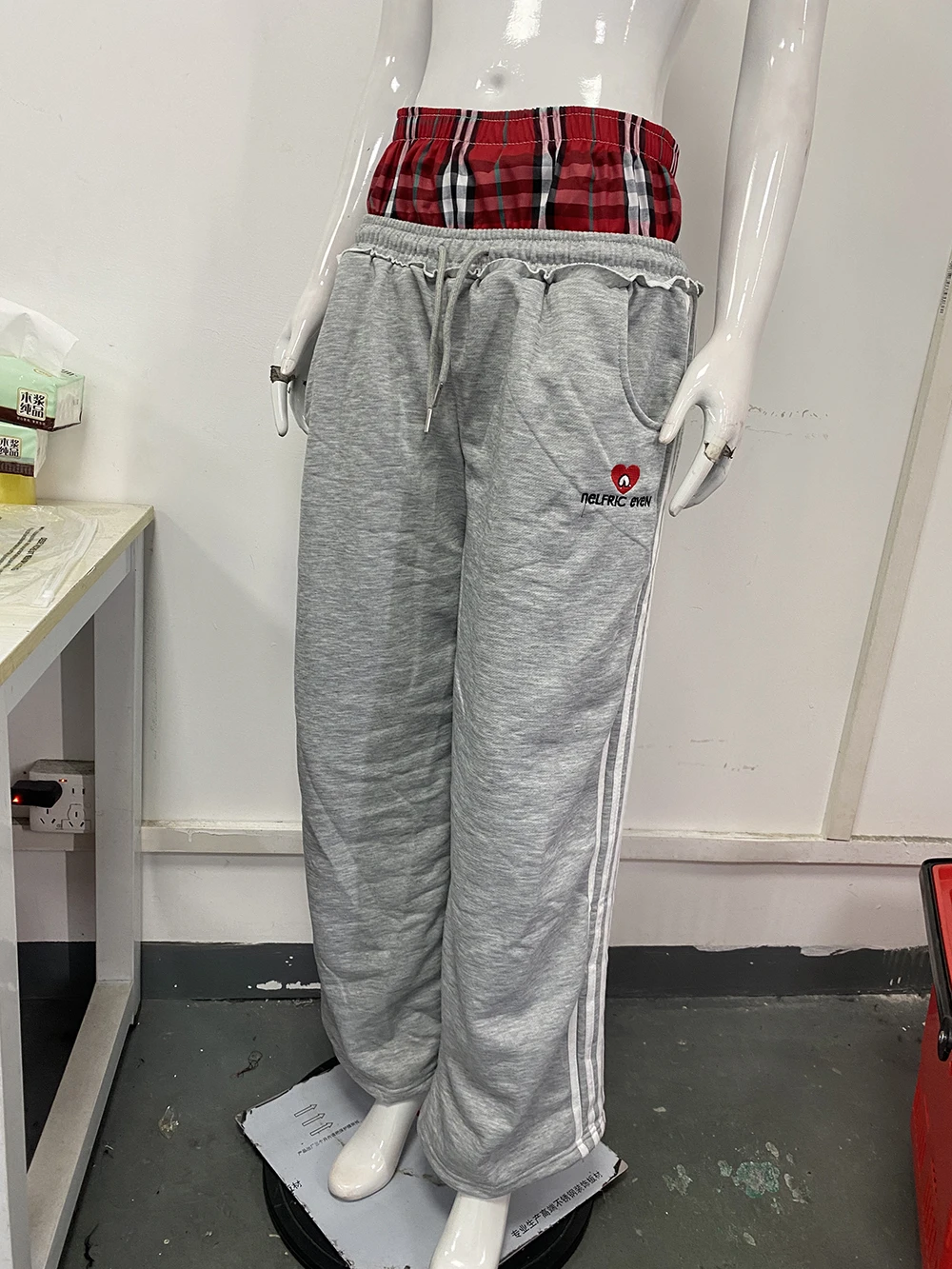 American Retro College Style Loose Fit Two-Piece Set with Double Waist Head Fake Bathroom Pants for Sports Leisure 2025 Fashion