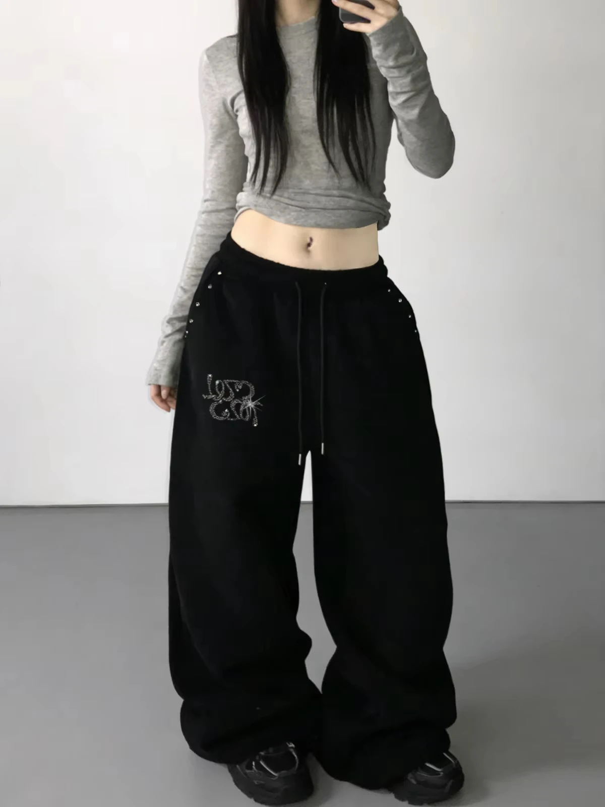 Y2K Women Korean Streetwear Wide Leg Sweatpants Baggy Oversized Rivet Pants Harajuku Grunge Joggers Trousers Acubi 2000s Clothes