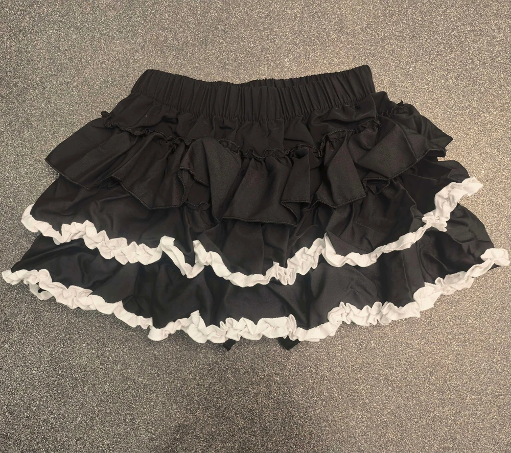 Women Mini Skirts Tiered Ruffles Lolita Built-in Shorts Kawaii Sukapan Skort Gothic Punk Coquette Y2K E-girl Black Lace Gown