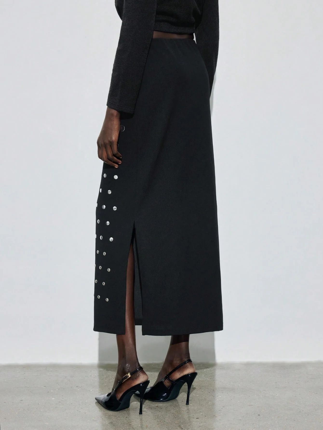 Heavy-duty heat-set rhinestone black half-length skirt with rivets, fashionable women’s clothing, polka dots, elegant, long styl