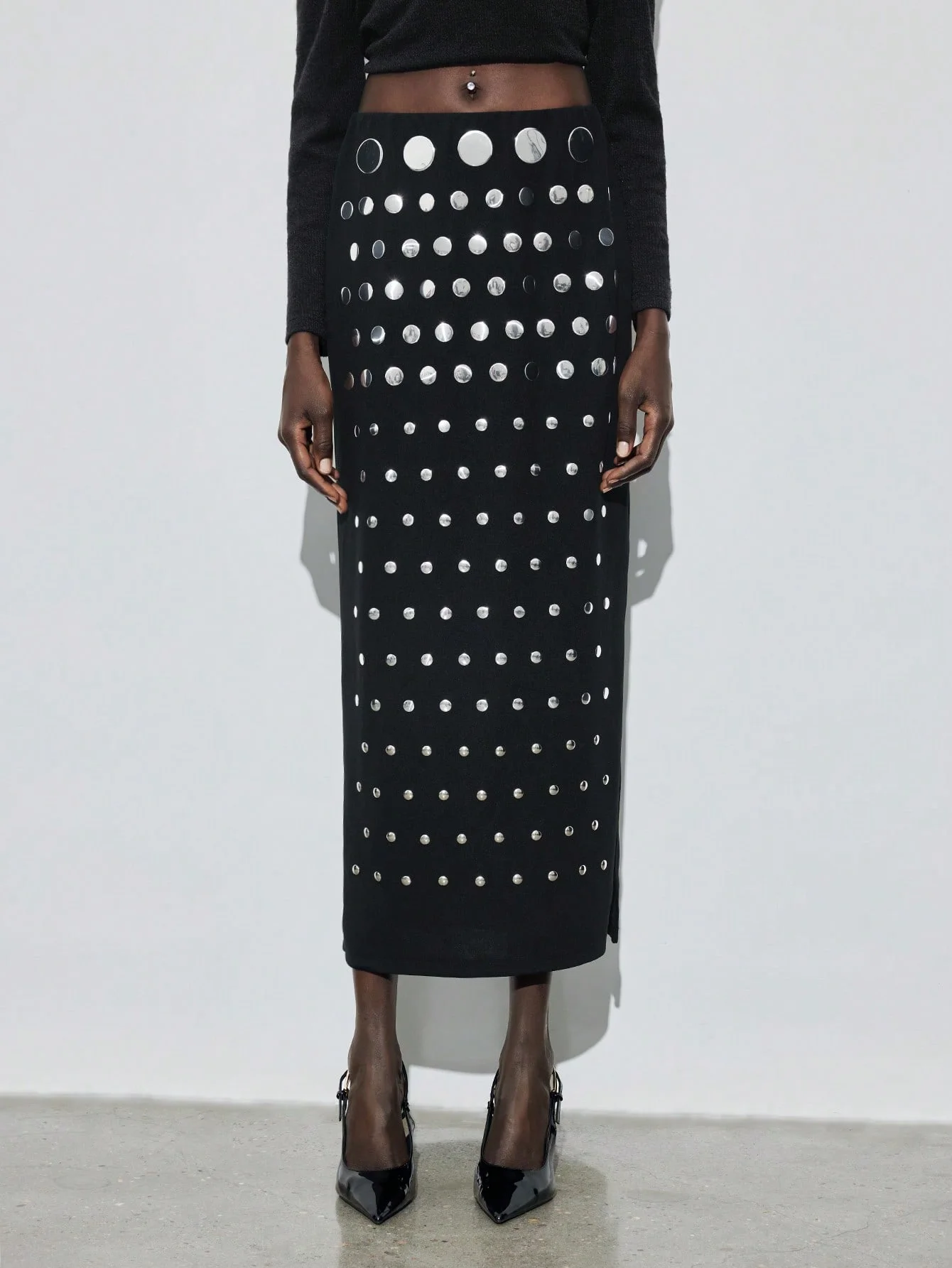 Heavy-duty heat-set rhinestone black half-length skirt with rivets, fashionable women’s clothing, polka dots, elegant, long styl