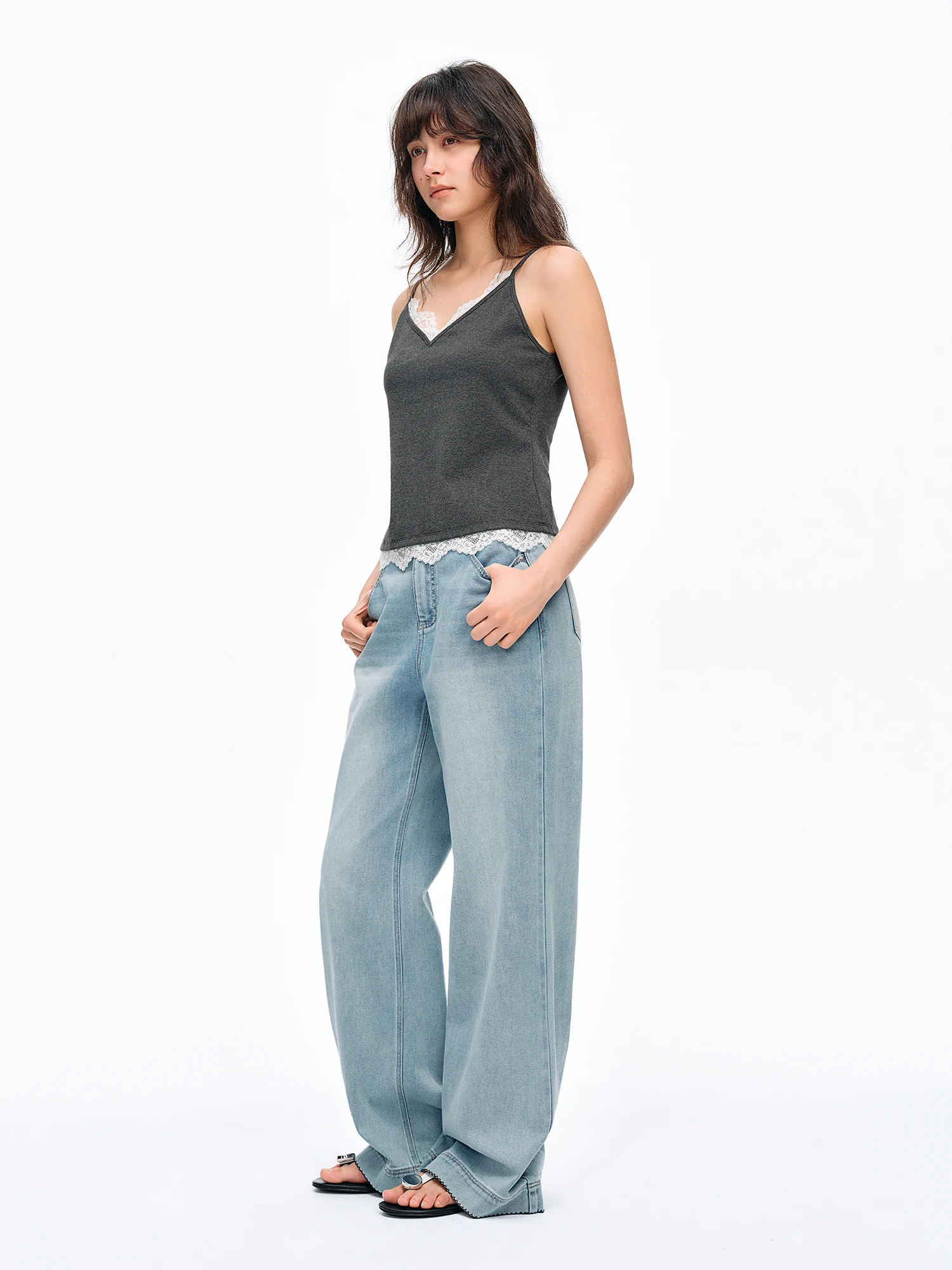 DUSHU 2026 Summer Women's Lace Trim V-Neck Sleeveless Top - Flattering Slim Fit Elegant Camisole for Daily and Summer Layering