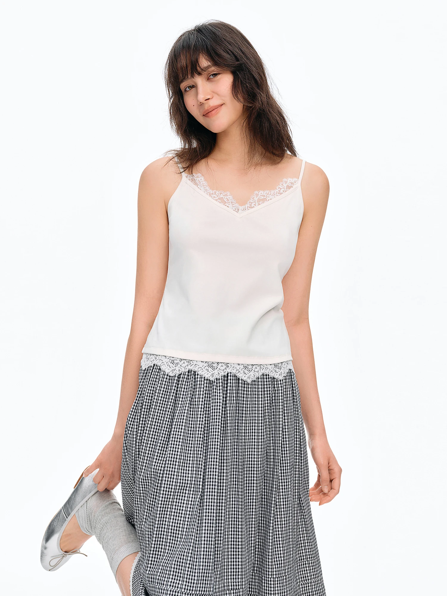 DUSHU 2026 Summer Women's Lace Trim V-Neck Sleeveless Top - Flattering Slim Fit Elegant Camisole for Daily and Summer Layering