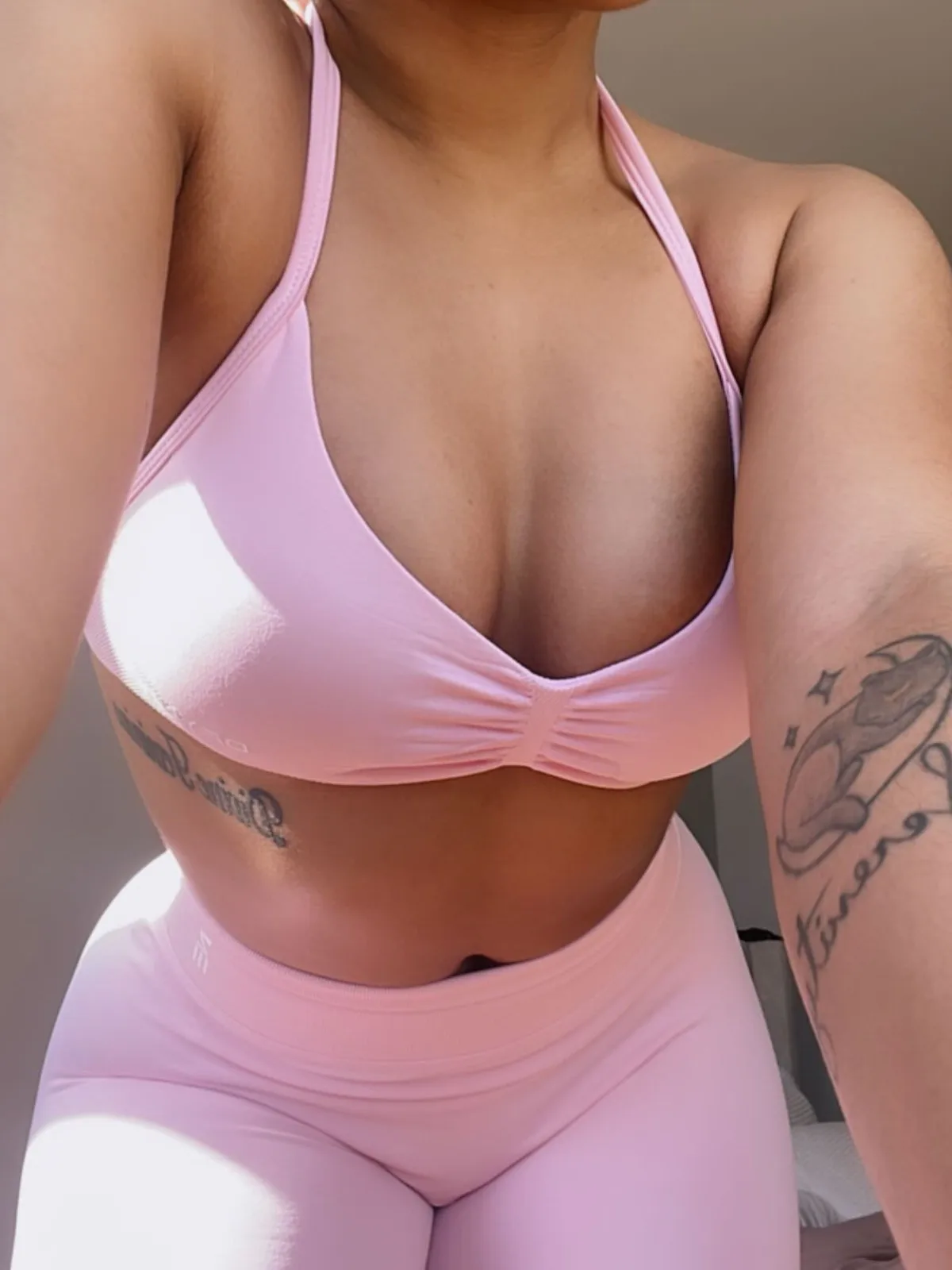 Strappy Bra Gym Top Women High Support Thin Strap Halter Sports Seamless Bras Scrunch Push-up Workout Yoga Tank Tops