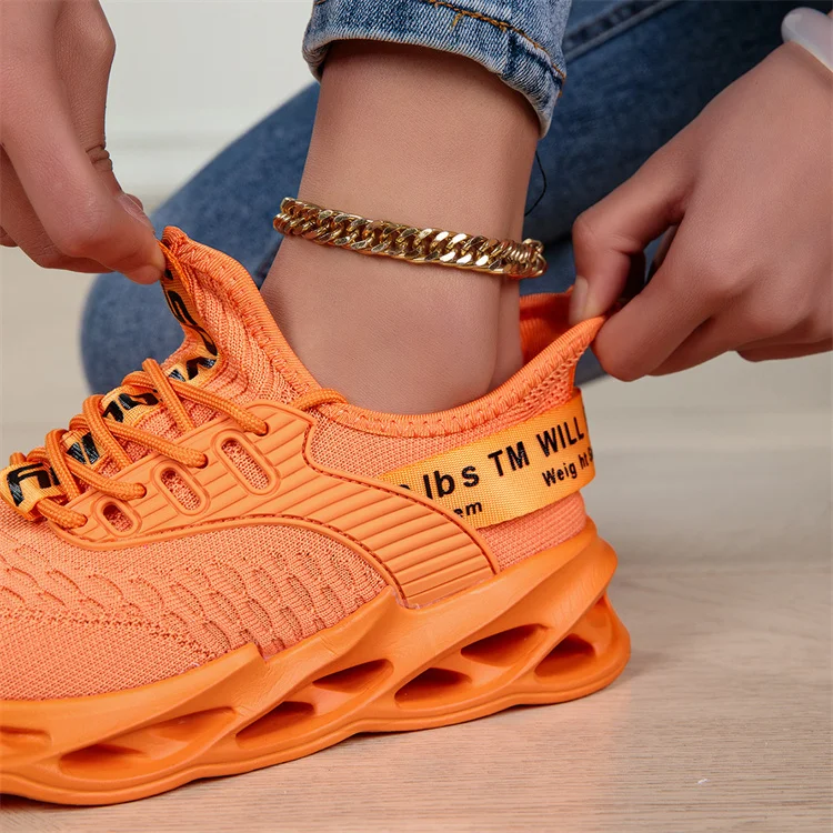 2025 Fashion Red Casual Sneakers Women Men Blade Shoes Big Size 45 Light Breathable Sports Shoes for Men Mesh Running Sneakers