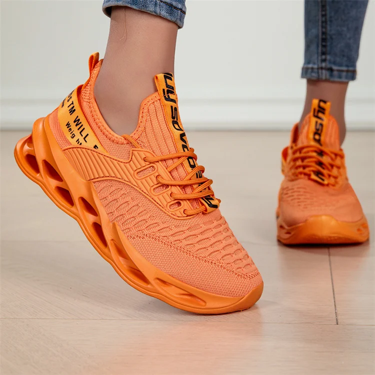 2025 Fashion Red Casual Sneakers Women Men Blade Shoes Big Size 45 Light Breathable Sports Shoes for Men Mesh Running Sneakers