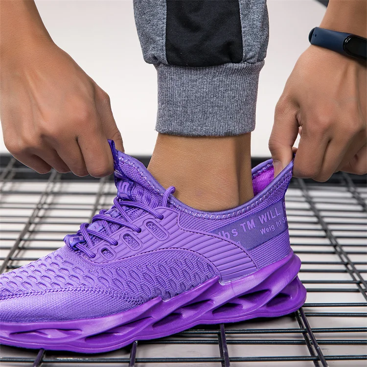 2025 Fashion Red Casual Sneakers Women Men Blade Shoes Big Size 45 Light Breathable Sports Shoes for Men Mesh Running Sneakers