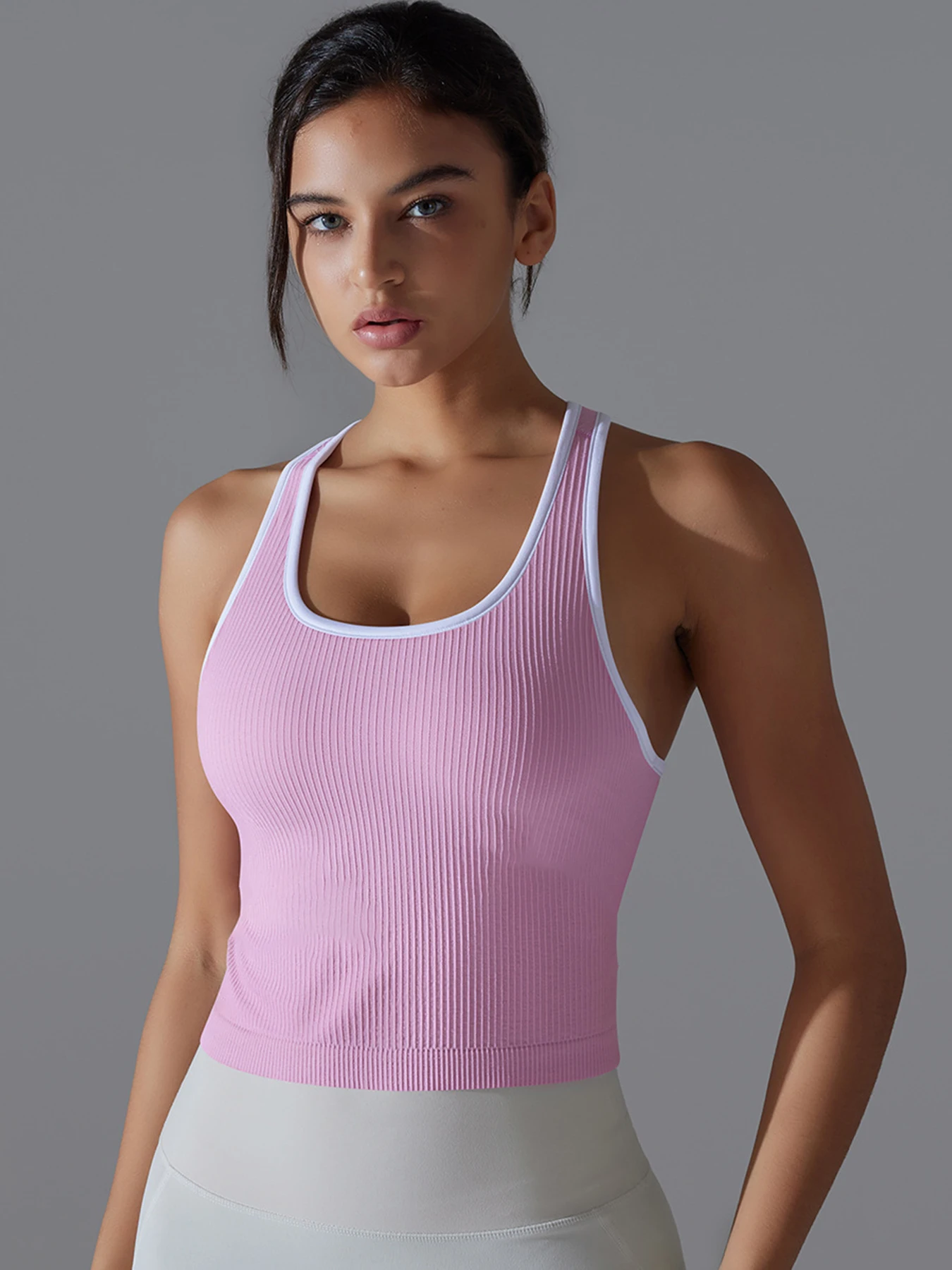 Women's Sleeveless Slim-Fit Sports Tank Top with Built-in Bra Pads - Breathable, Quick-Dry for Running & Yoga