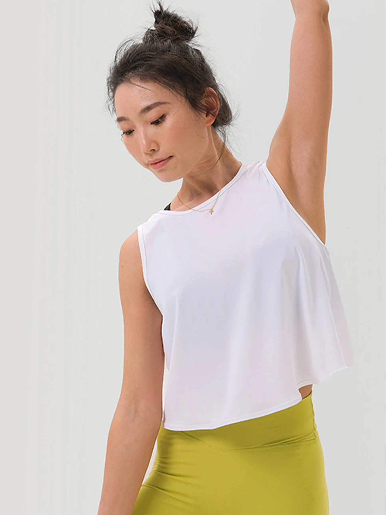 Women's Quick-Dry Sleeveless Cutout Back Sports Top & Tank - Yoga Cover-Up for Gym, Running & Training