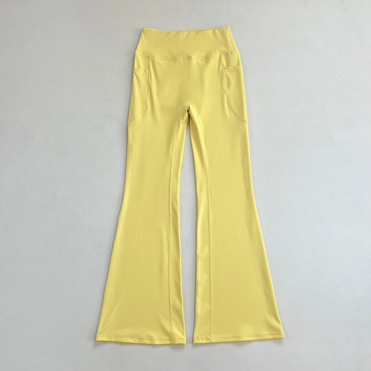 High - waisted women's flared yoga pants with side pockets, high elasticity, suitable for fitness, workouts and sports