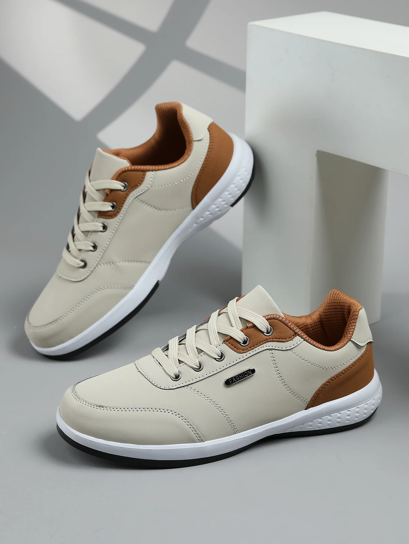 New Men's Four Seasons Waterproof Walking Shoes Casual Men Leather Sports Shoes Non-Slip Camping Shoes Shoes Men's Tennis Shoes