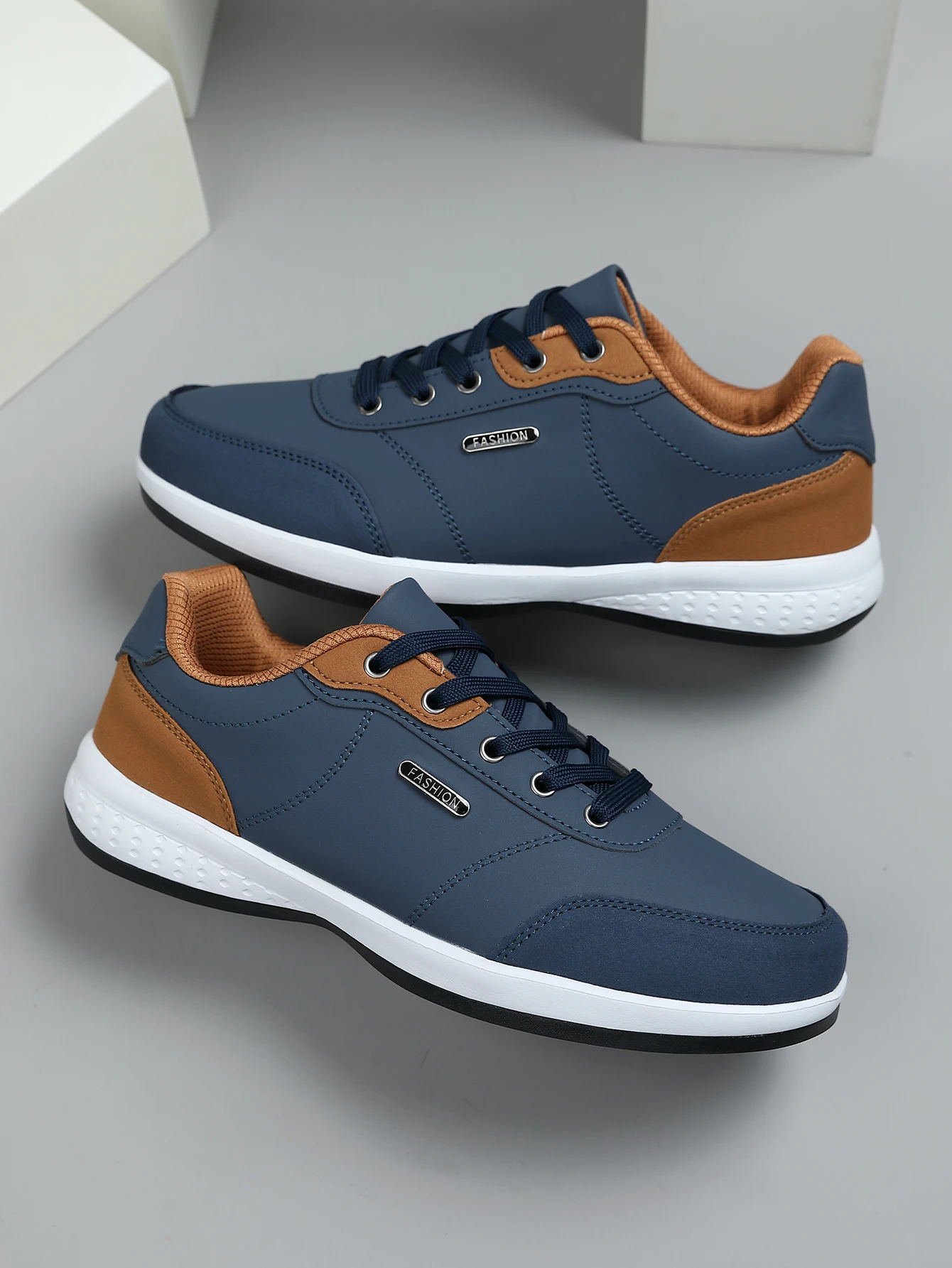 New Men's Four Seasons Waterproof Walking Shoes Casual Men Leather Sports Shoes Non-Slip Camping Shoes Shoes Men's Tennis Shoes