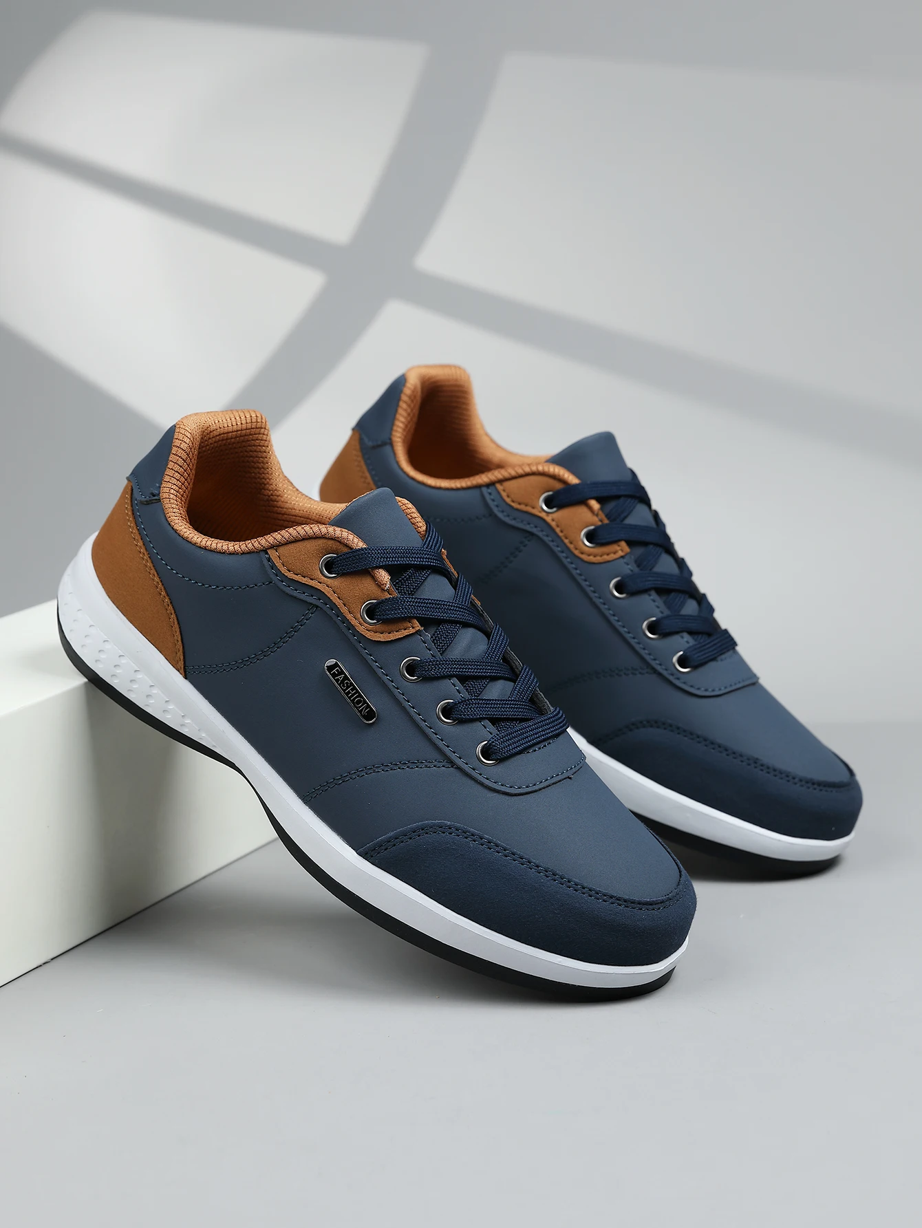 New Men's Four Seasons Waterproof Walking Shoes Casual Men Leather Sports Shoes Non-Slip Camping Shoes Shoes Men's Tennis Shoes