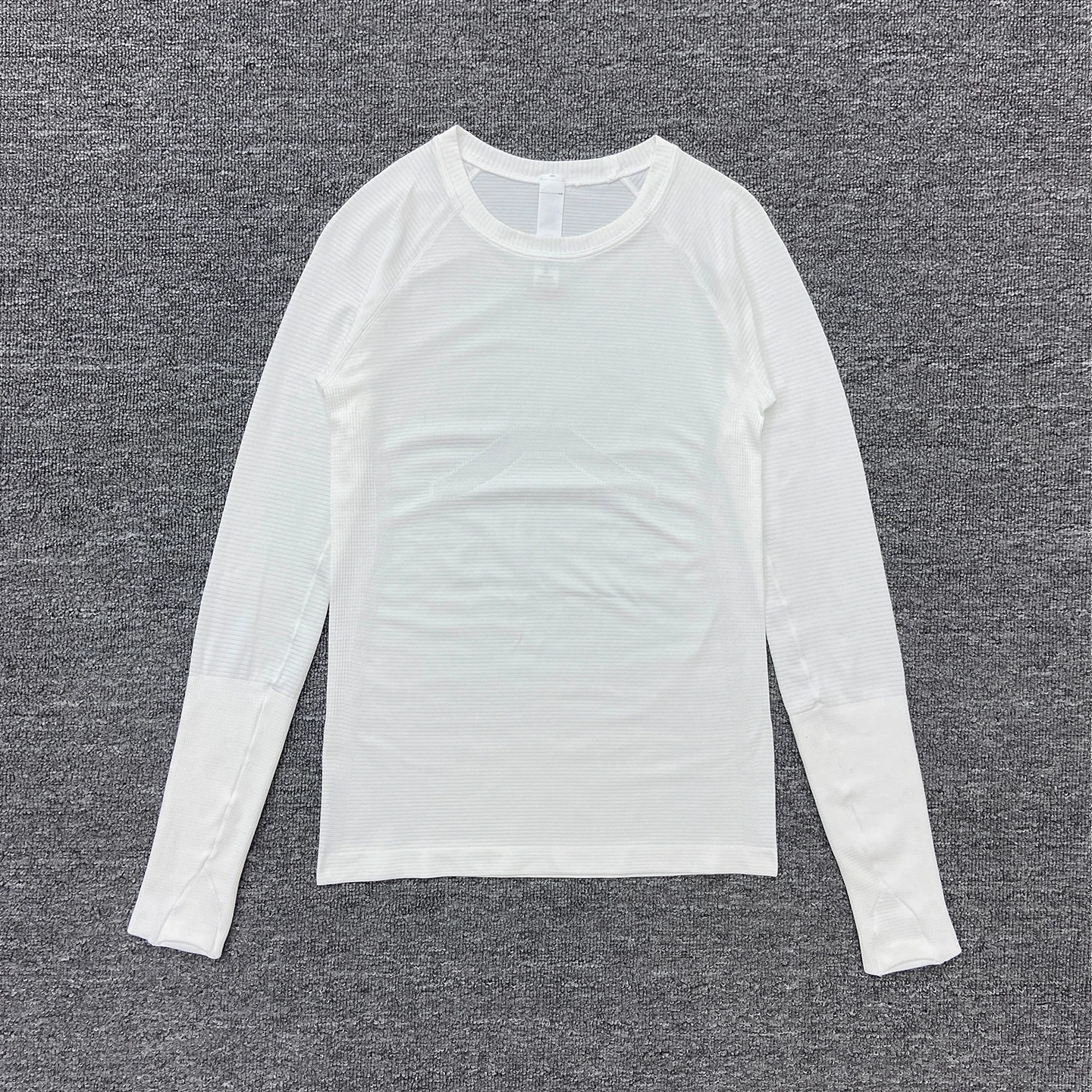 Women's Slim Fit Long Sleeve Yoga Sports Top Breathable Stretch Seamless Pilates Training T-Shirt Fitness Running Shirt T-shirt