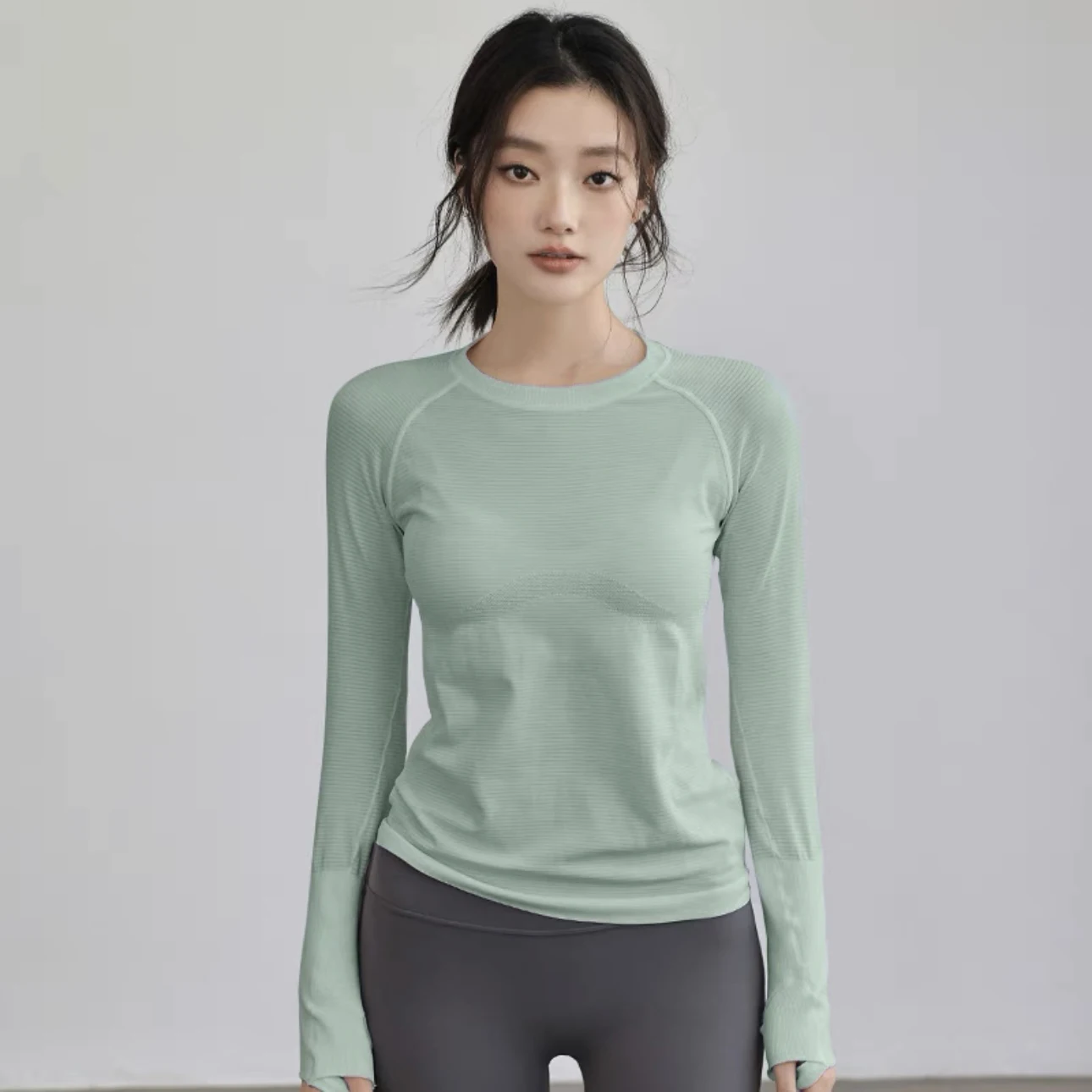 Women's Slim Fit Long Sleeve Yoga Sports Top Breathable Stretch Seamless Pilates Training T-Shirt Fitness Running Shirt T-shirt