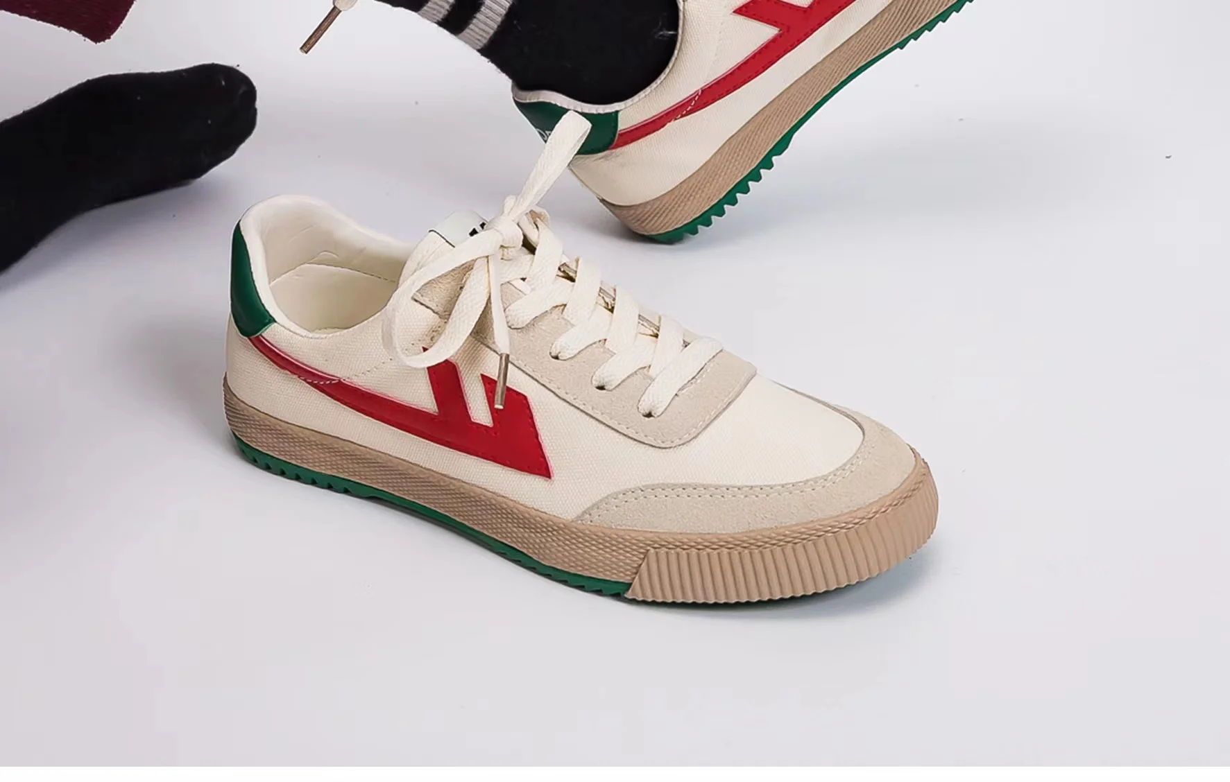 Warrior 2025 Lightweight Breathable Flats Shoes Luxury Brand Men's White Walking Sneakers Zapatos Hombre Chaussure Homme