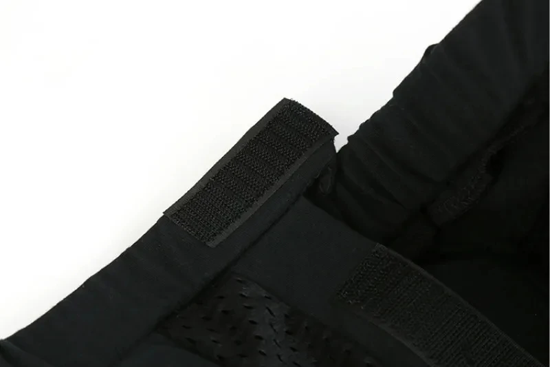 Black Sports Skiing Skating Snowboarding Shorts Hip Protective Bottom Padded for Ski & Roller Skate & Snowboard Hip Protection