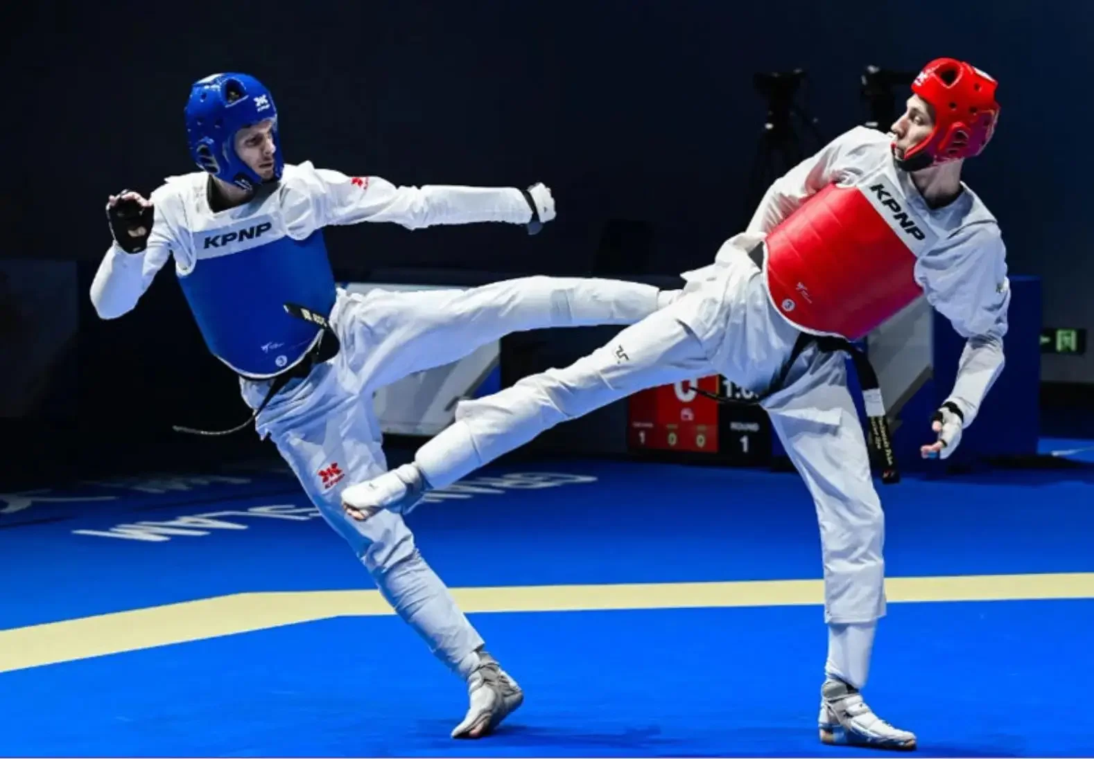2025 Nieuwe stijl Taekwondo-uniform Nauwsluitend Stretch Sneldrogend Unisex Competitiepak Combat Dobok Logo aanpassen Wit