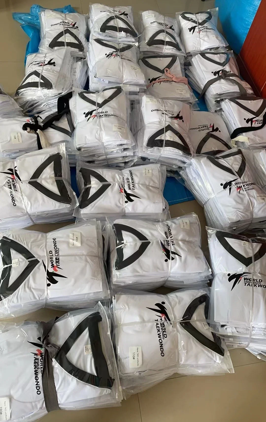 2025 Nieuwe stijl Taekwondo-uniform Nauwsluitend Stretch Sneldrogend Unisex Competitiepak Combat Dobok Logo aanpassen Wit