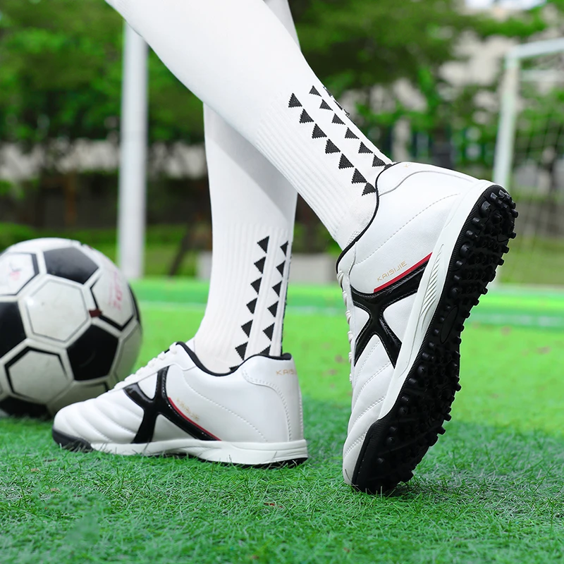 New Men Soccer Shoes Sneakers High-quality Match Light Futsal Cleats Football Boots Non-Slip Grass Indoor Hot-selling Outdoor