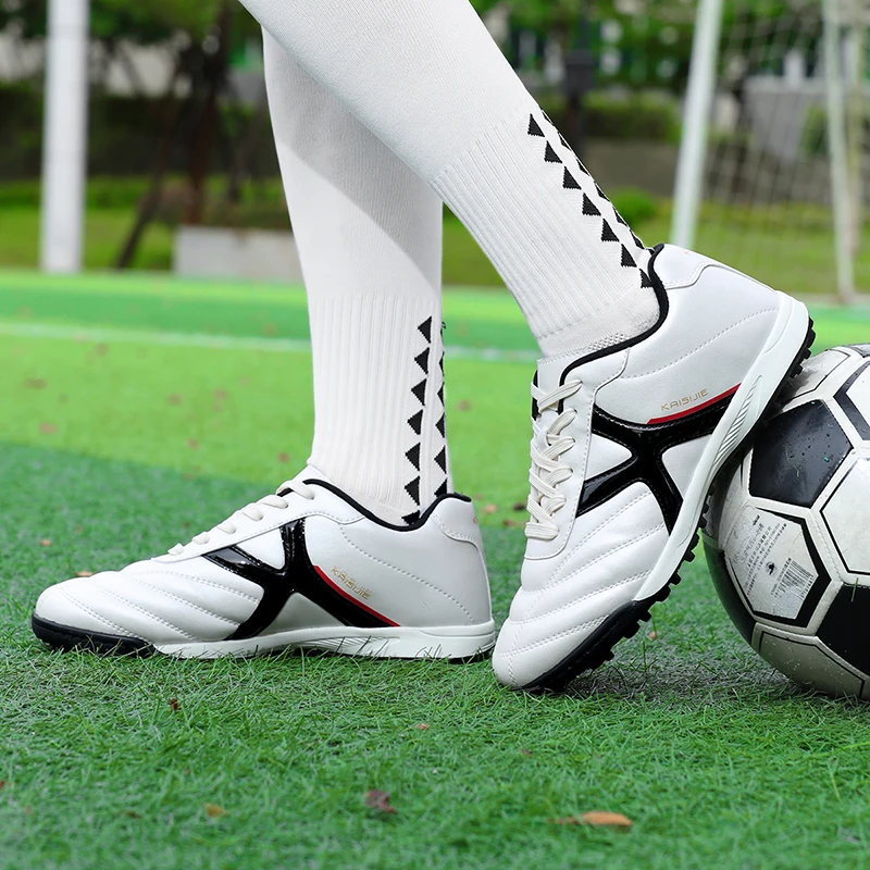 New Men Soccer Shoes Sneakers High-quality Match Light Futsal Cleats Football Boots Non-Slip Grass Indoor Hot-selling Outdoor