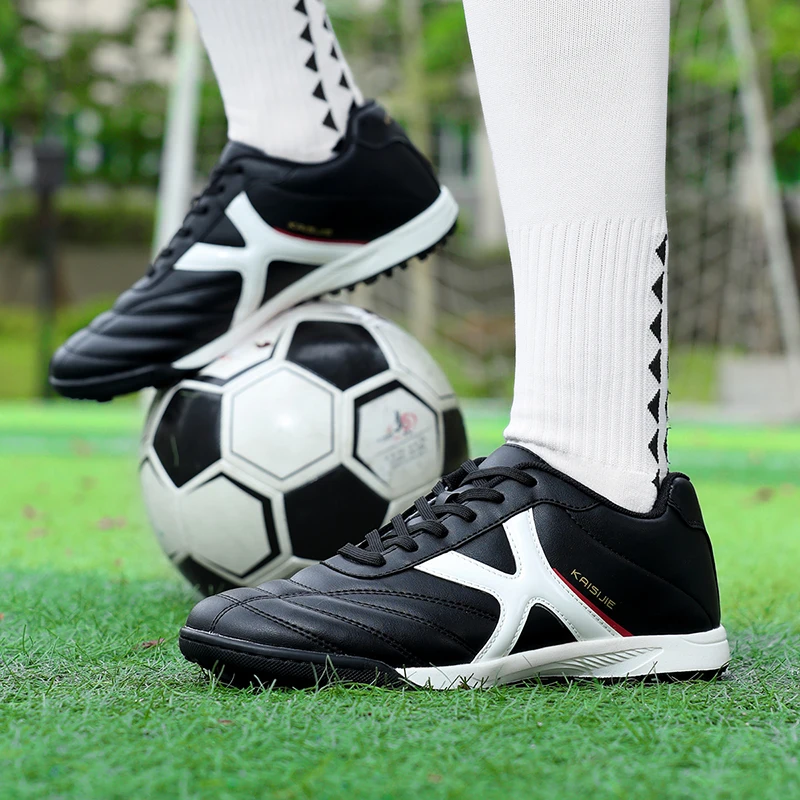 New Men Soccer Shoes Sneakers High-quality Match Light Futsal Cleats Football Boots Non-Slip Grass Indoor Hot-selling Outdoor
