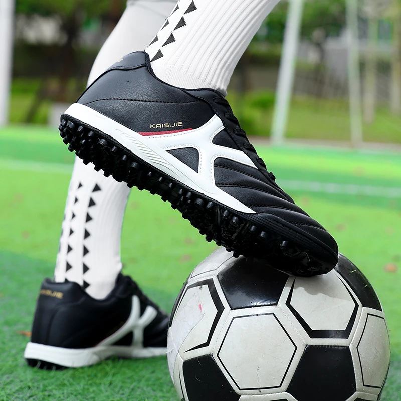New Men Soccer Shoes Sneakers High-quality Match Light Futsal Cleats Football Boots Non-Slip Grass Indoor Hot-selling Outdoor
