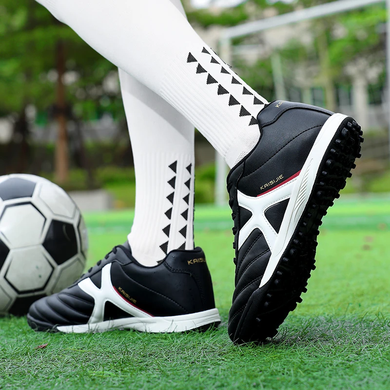 New Men Soccer Shoes Sneakers High-quality Match Light Futsal Cleats Football Boots Non-Slip Grass Indoor Hot-selling Outdoor