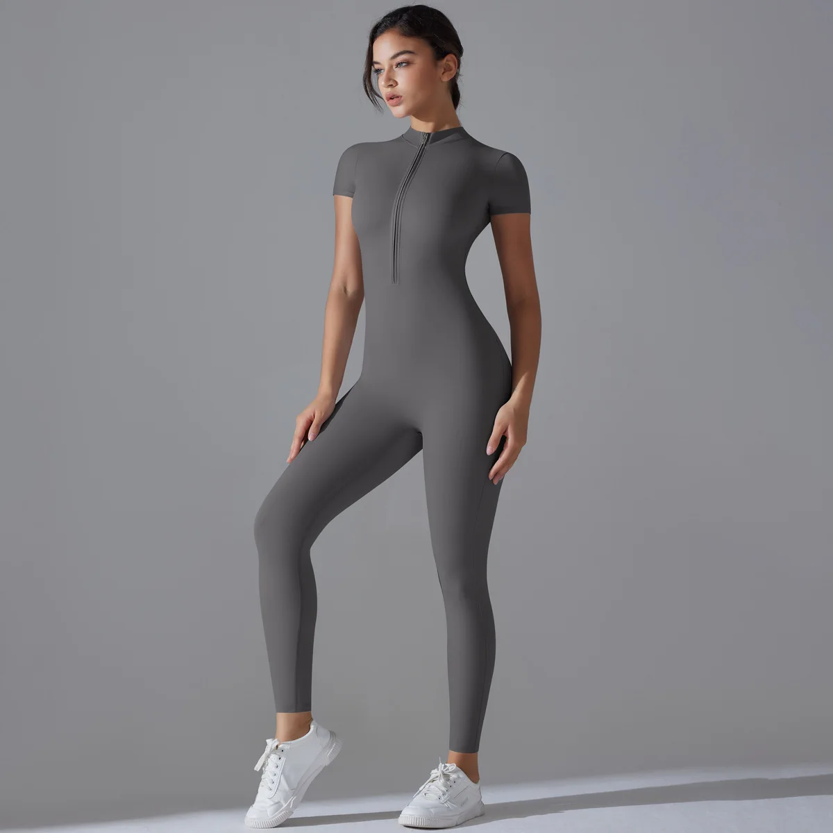 Naked zipper short sleeved yoga suit jumpsuit, quick drying breathable outdoor sports tight fitting jumpsuit, fitness suit