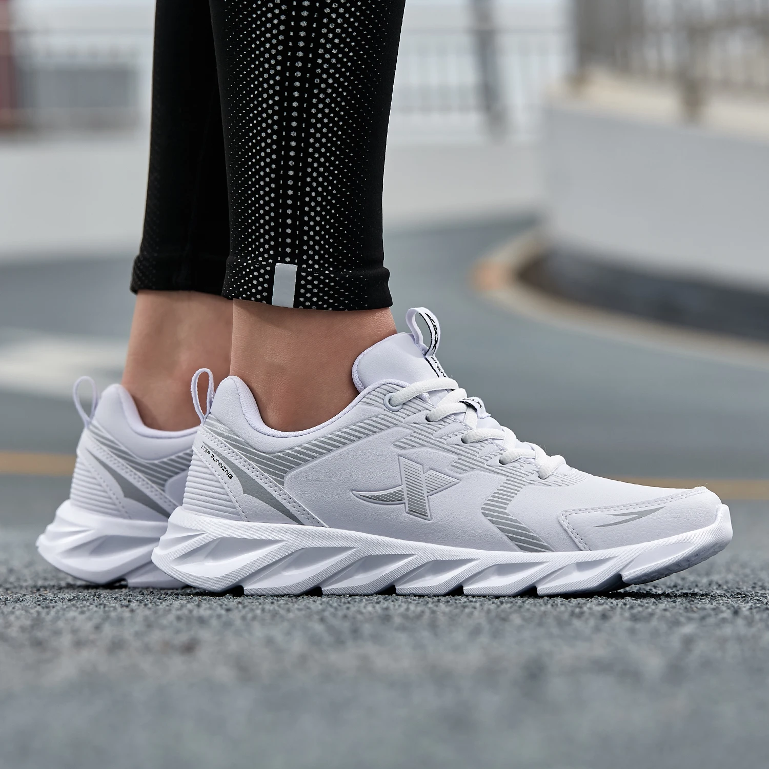 Xtep Running Shoes Non-Slip Soft Women's Sports Shoes Leather Upper Shock Absorption Female Sneakers For Women 879318110073
