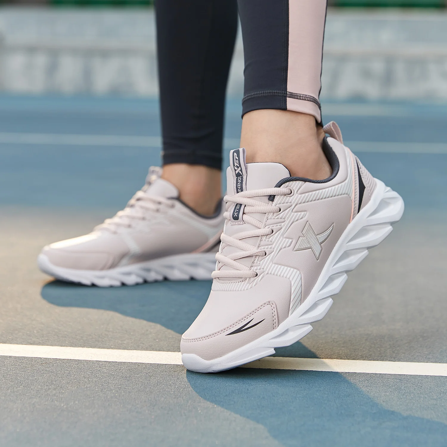 Xtep Running Shoes Non-Slip Soft Women's Sports Shoes Leather Upper Shock Absorption Female Sneakers For Women 879318110073