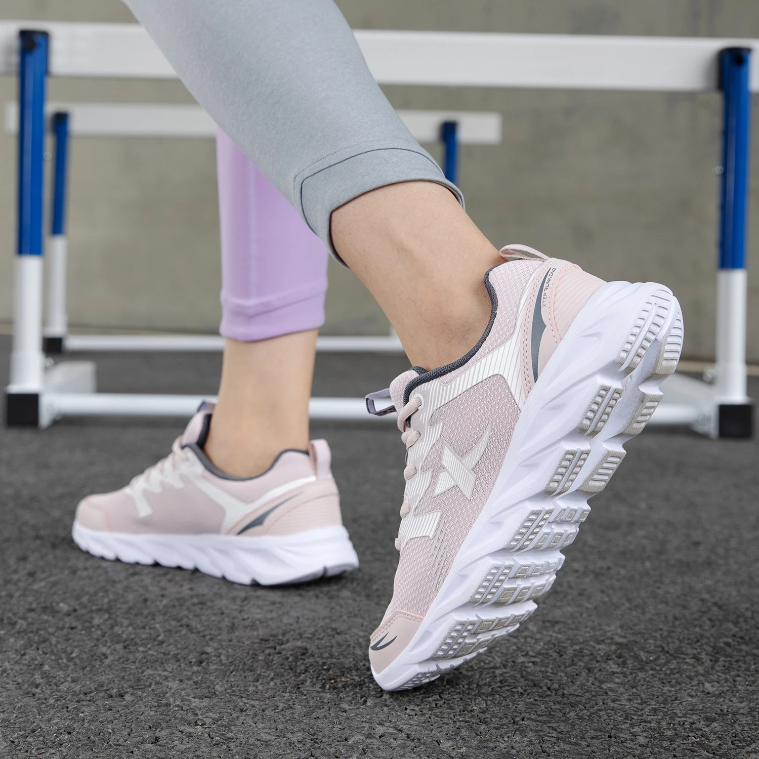 Xtep Women's Shoes Running Shoes Wear-resistant Casual Sports Shoes For Women Winter Tennis Female Sneakers White 879318110073