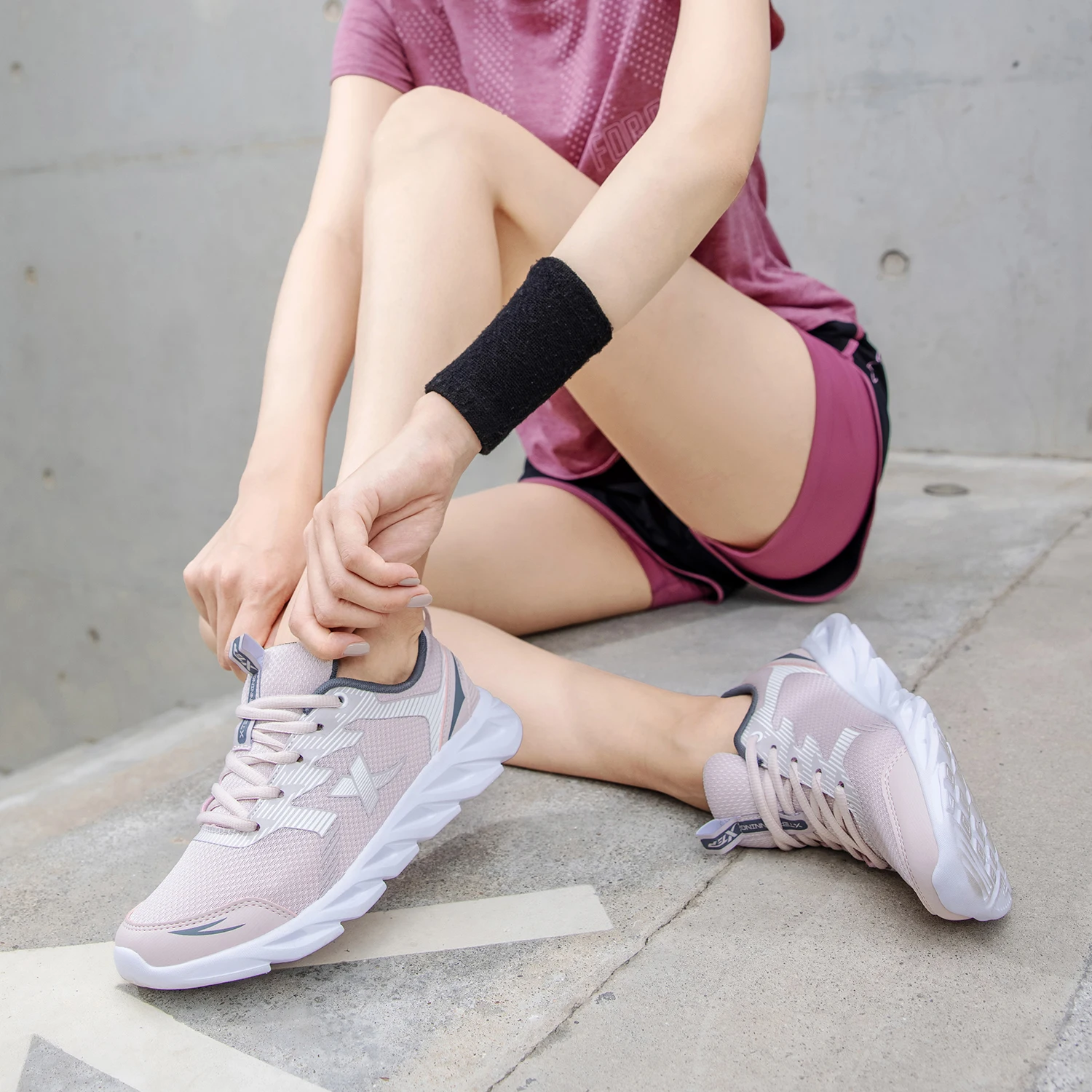Xtep Women's Shoes Running Shoes Wear-resistant Casual Sports Shoes For Women Winter Tennis Female Sneakers White 879318110073