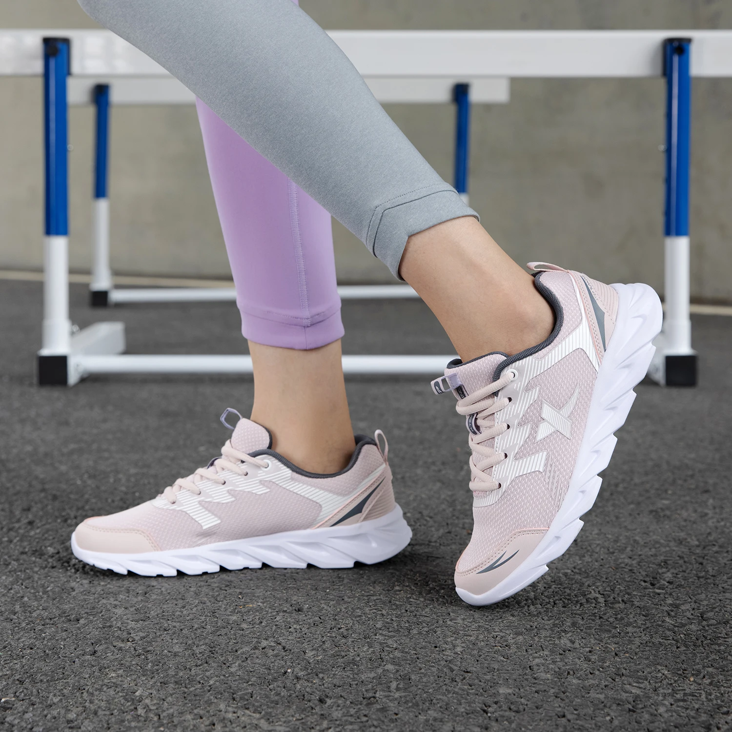 Xtep Women's Shoes Running Shoes Wear-resistant Casual Sports Shoes For Women Winter Tennis Female Sneakers White 879318110073