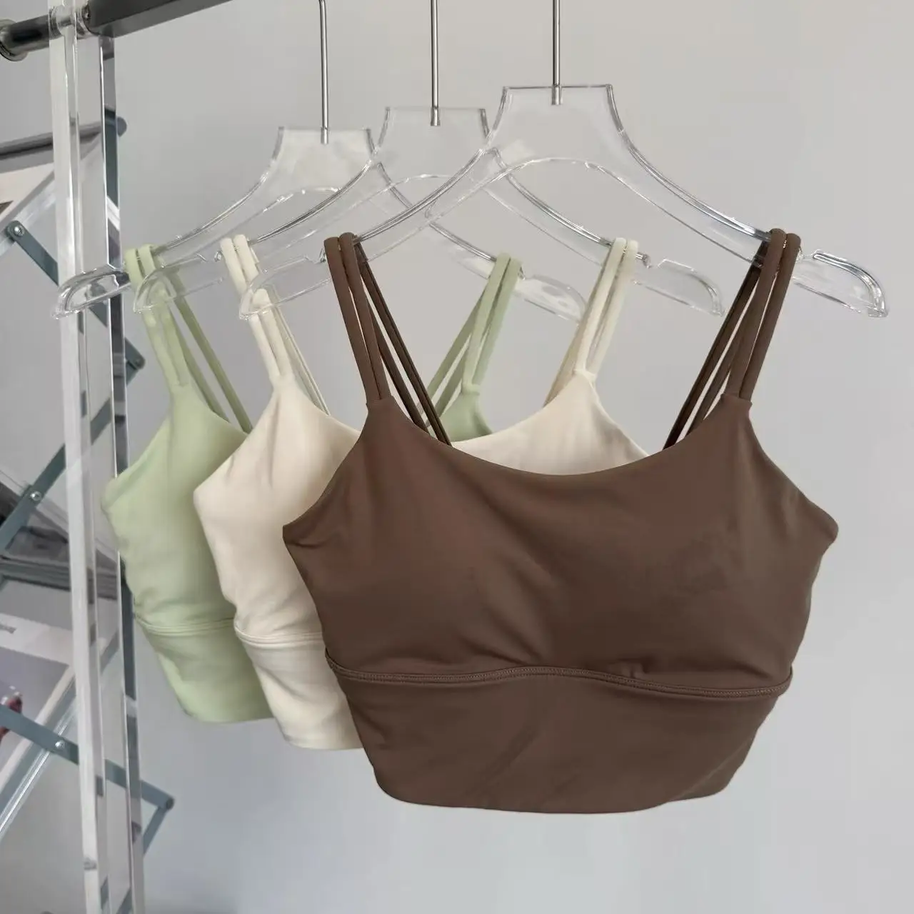 Women's Sports Bra with Padded Cups, Shockproof Running Sexy Strappy Yoga Vest, Outerwear Training Fitness Bra