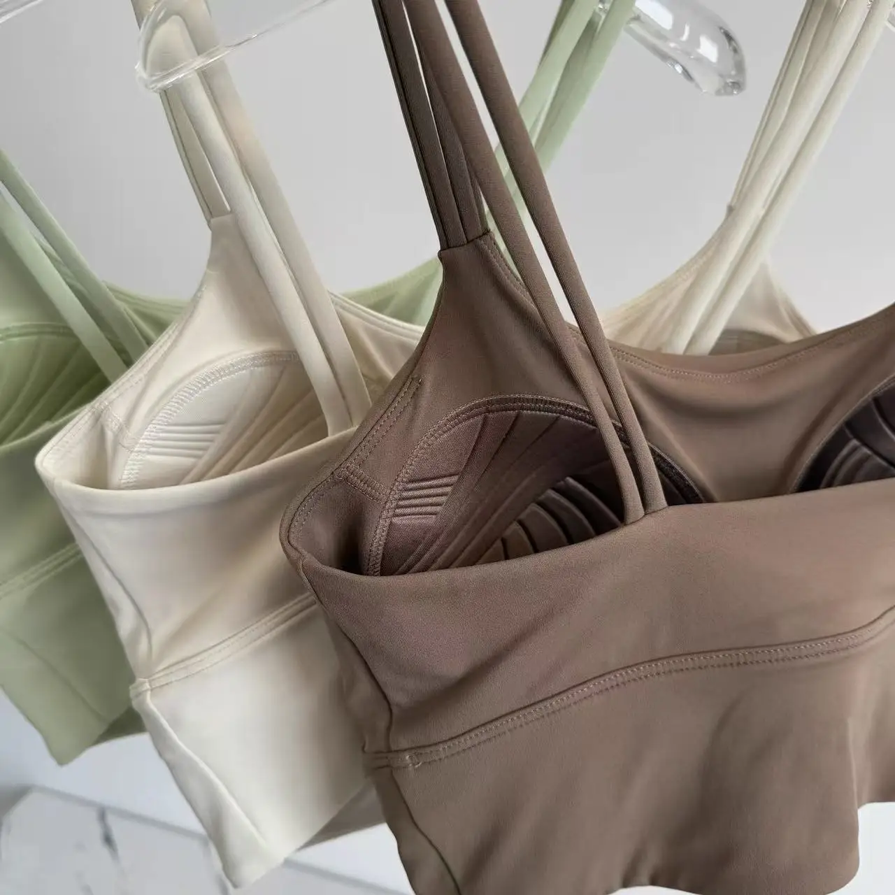 Women's Sports Bra with Padded Cups, Shockproof Running Sexy Strappy Yoga Vest, Outerwear Training Fitness Bra