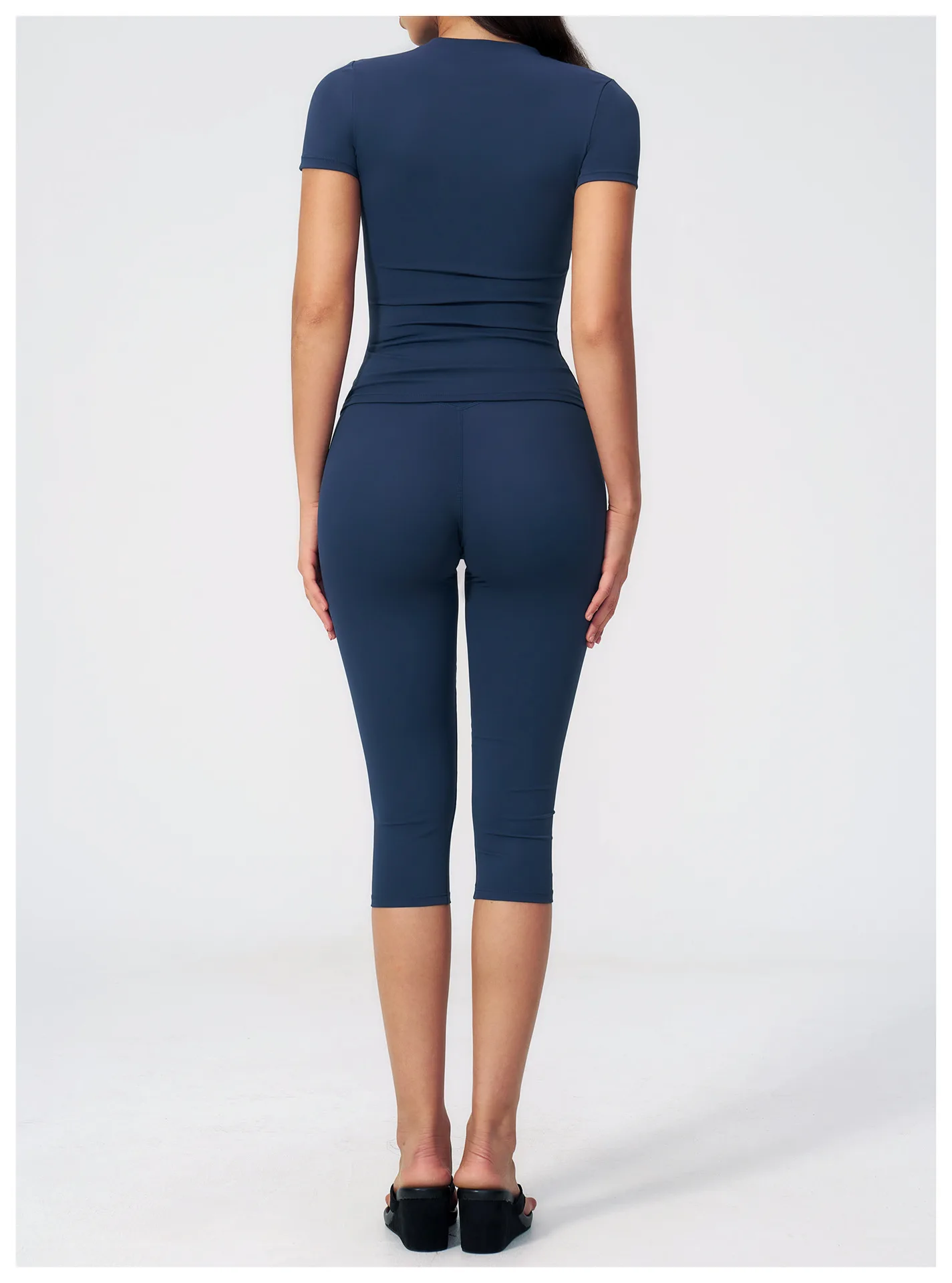 Sports Set Two Pieces Yoga Set Women's Sports Set Quick Drying Short Sleeve Fitness Set Gym Running Slim Capri Pants Sportswear