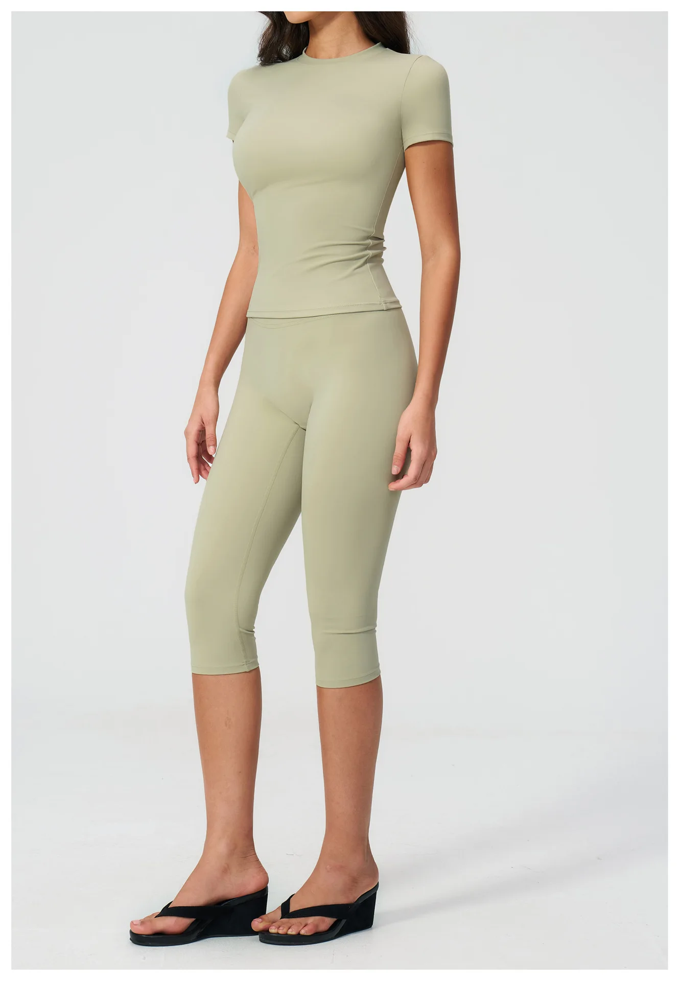 Sports Set Two Pieces Yoga Set Women's Sports Set Quick Drying Short Sleeve Fitness Set Gym Running Slim Capri Pants Sportswear