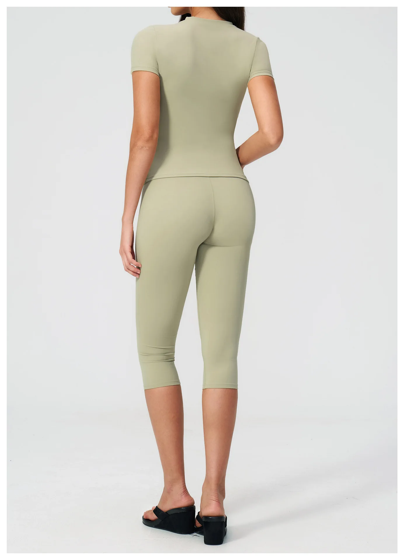 Sports Set Two Pieces Yoga Set Women's Sports Set Quick Drying Short Sleeve Fitness Set Gym Running Slim Capri Pants Sportswear