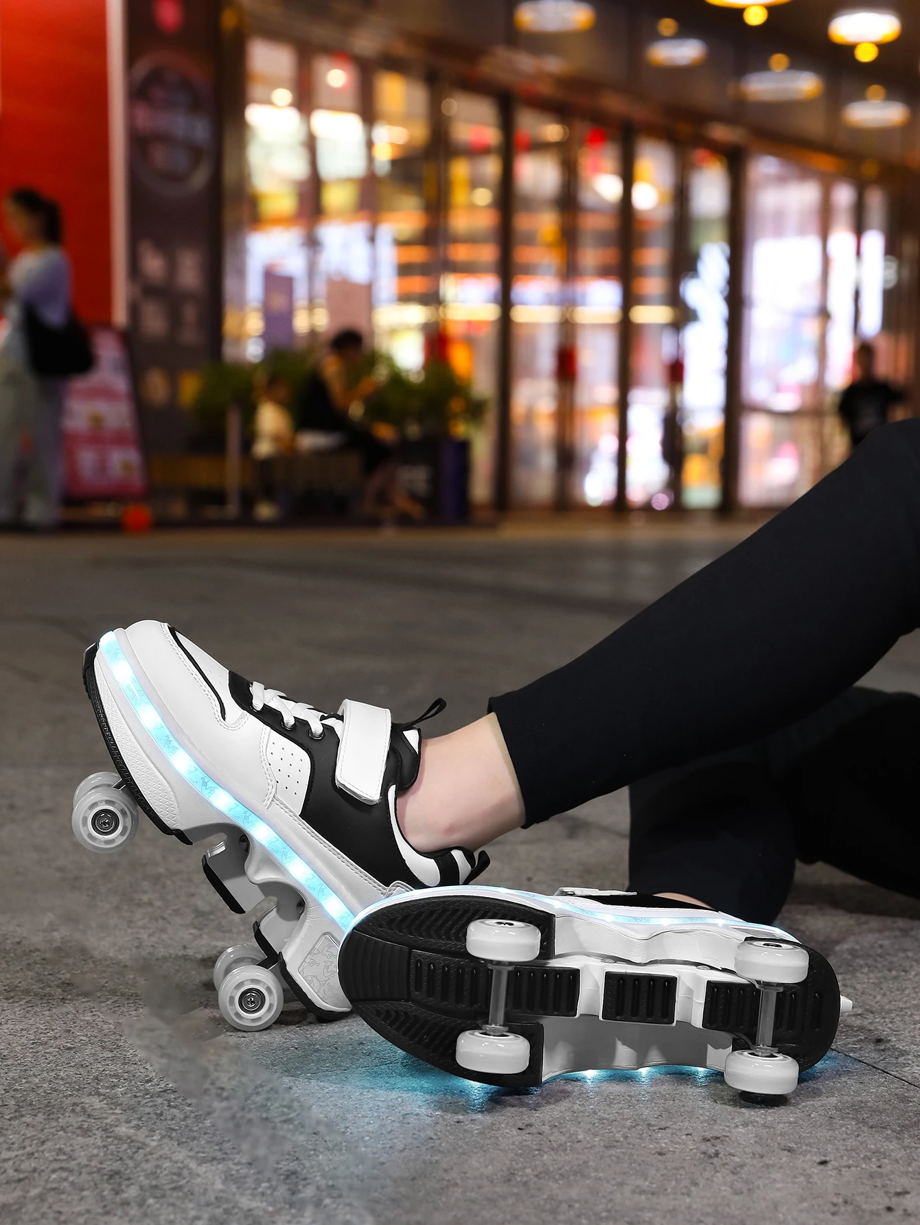 Popular Fashion Upgraded Four Wheel Children's Roller Skating Shoes, One Click Invisible LED Light Skating Shoes