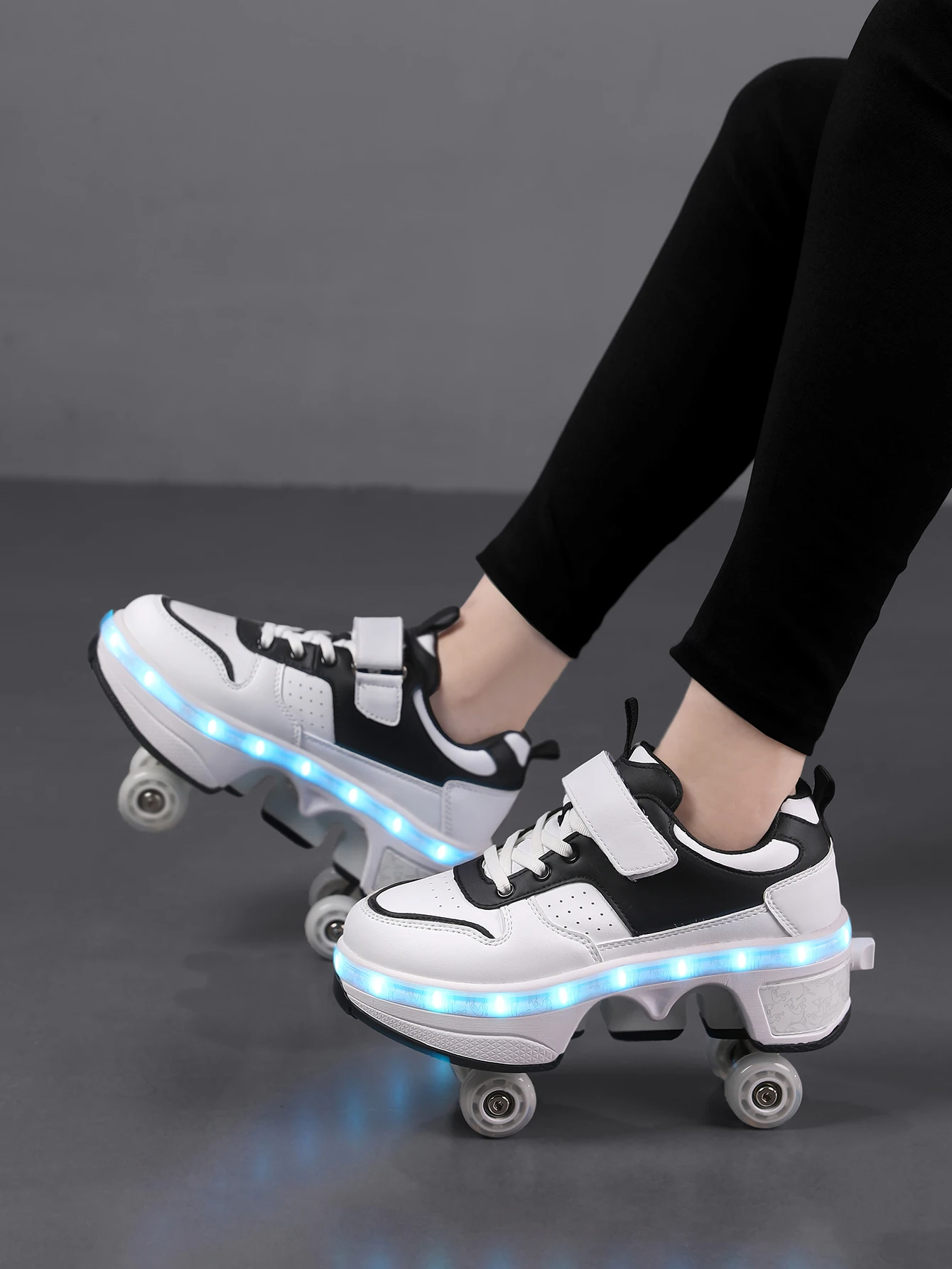 Popular Fashion Upgraded Four Wheel Children's Roller Skating Shoes, One Click Invisible LED Light Skating Shoes