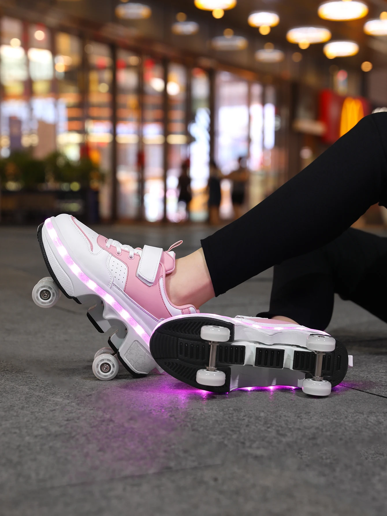 Popular Fashion Upgraded Four Wheel Children's Roller Skating Shoes, One Click Invisible LED Light Skating Shoes