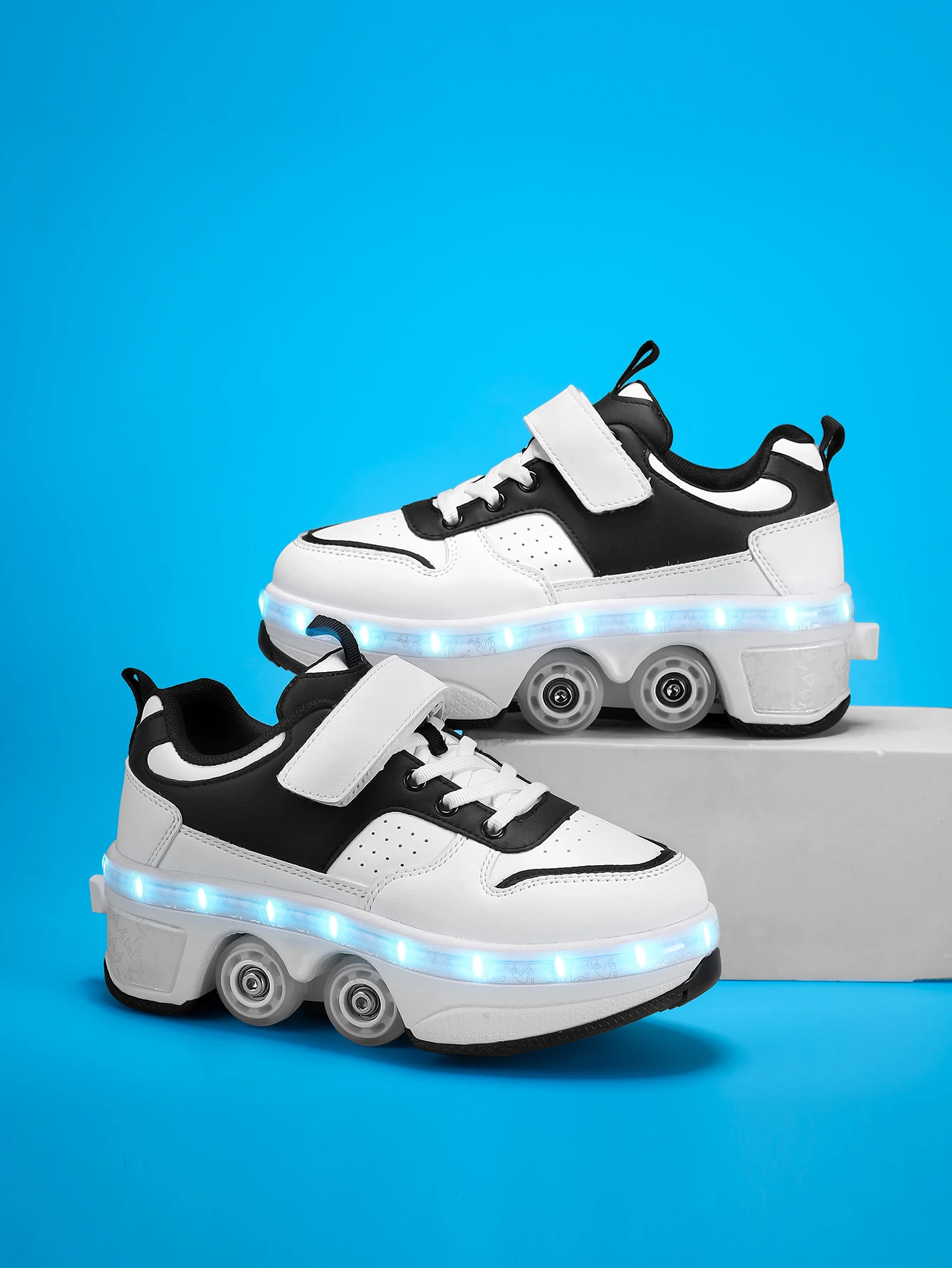 Popular Fashion Upgraded Four Wheel Children's Roller Skating Shoes, One Click Invisible LED Light Skating Shoes